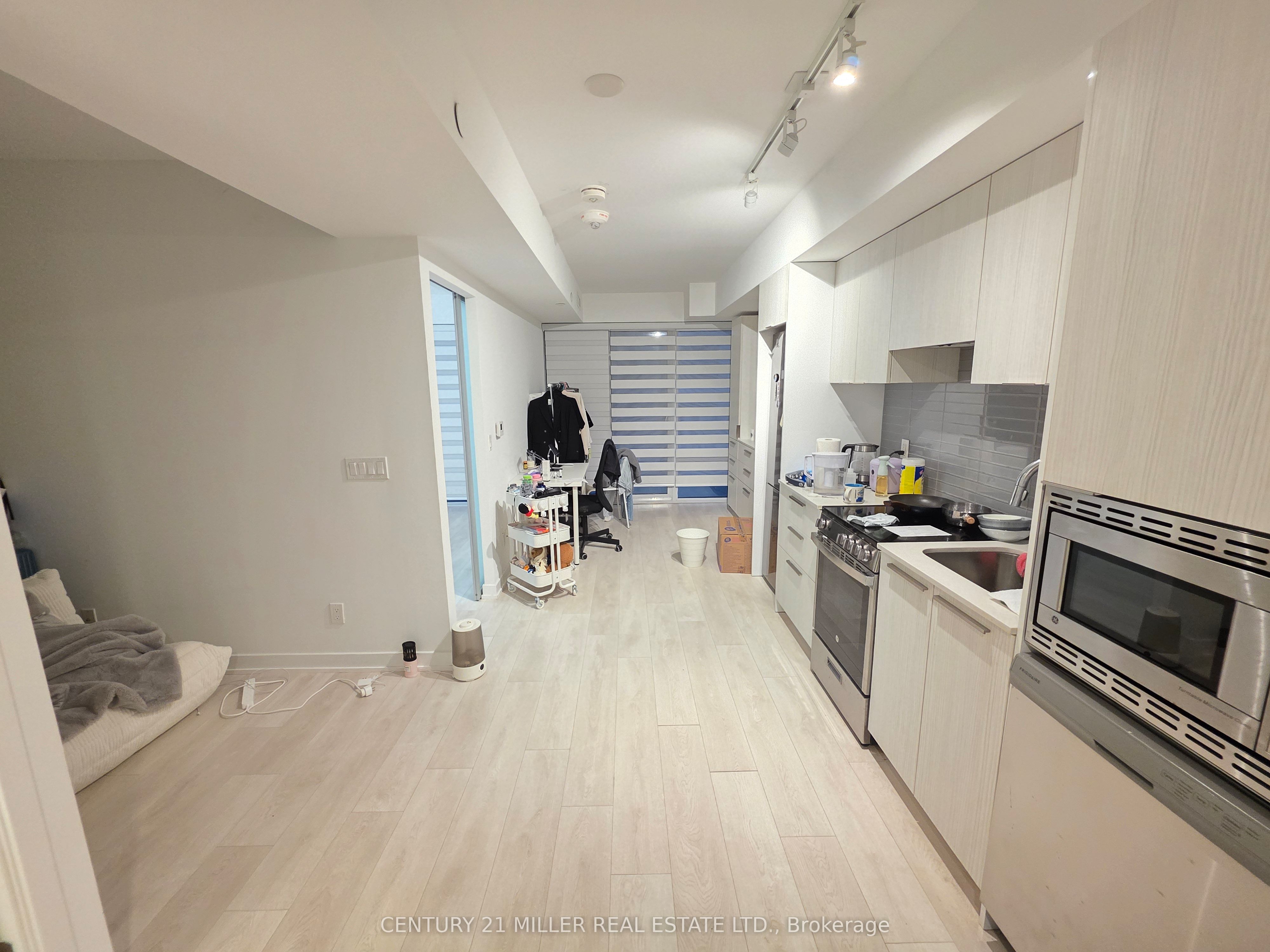 18 Maitland Terrace 802, Toronto, ON M4Y 1Y4 photo 4
