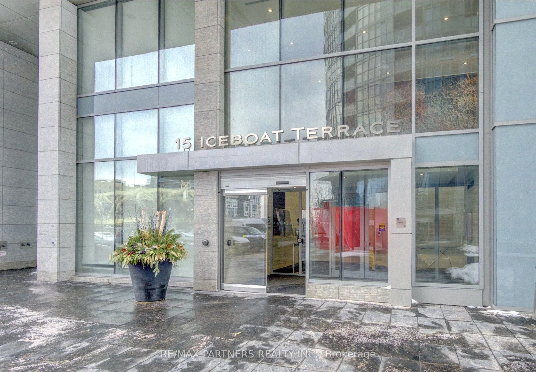 15 Iceboat Terrace 1806, Toronto, ON M5V 4A5 photo 2