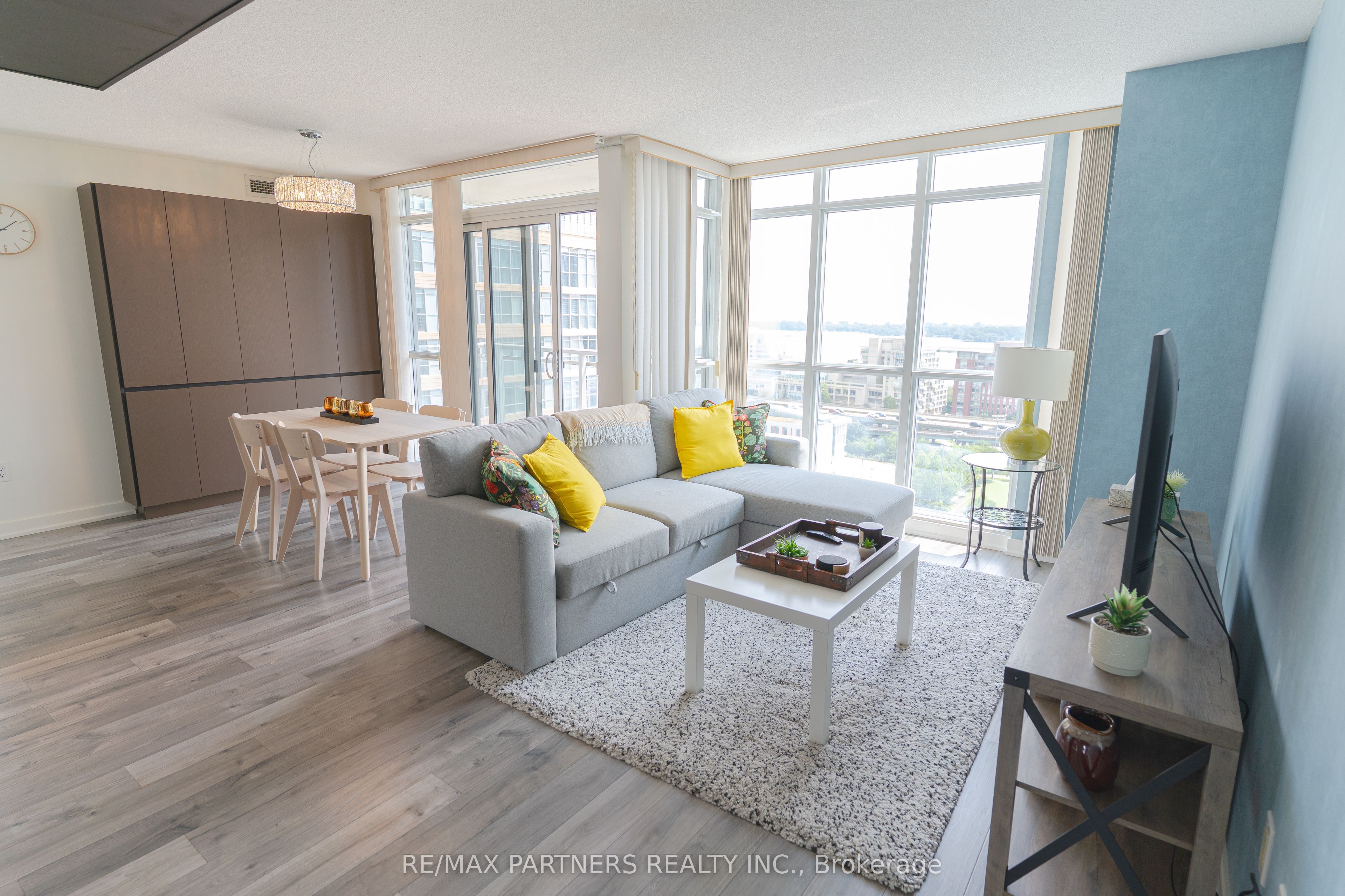 15 Iceboat Terrace 1806, Toronto, ON M5V 4A5 photo 4