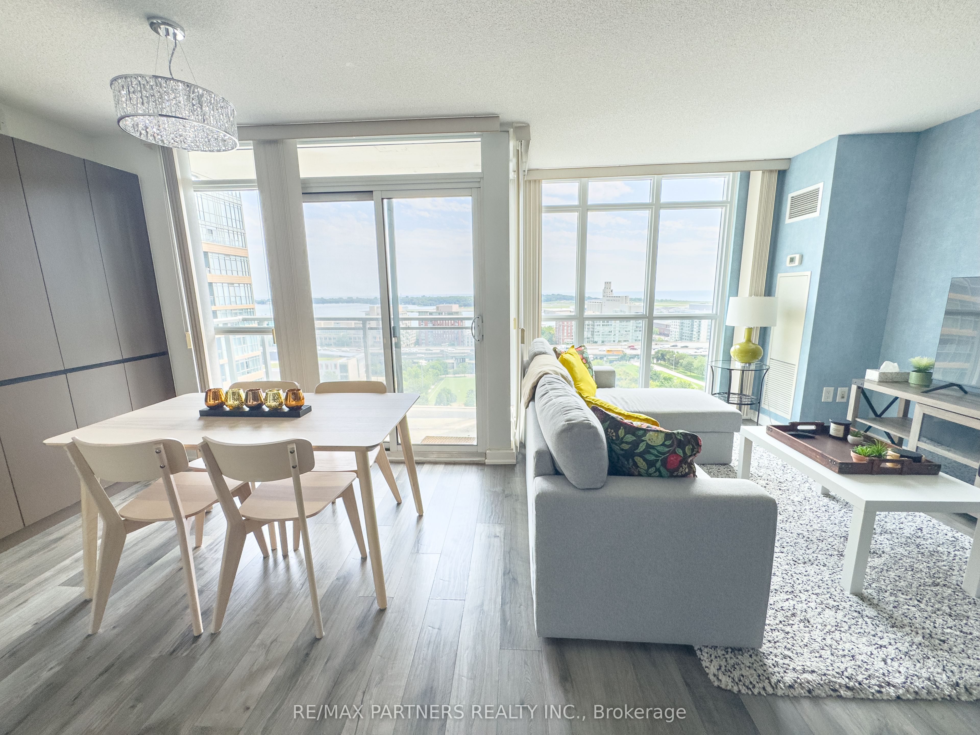 15 Iceboat Terrace 1806, Toronto, ON M5V 4A5 photo 5
