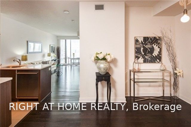 295 Adelaide Street W 3408, Toronto, ON M5V 0L4 photo 4