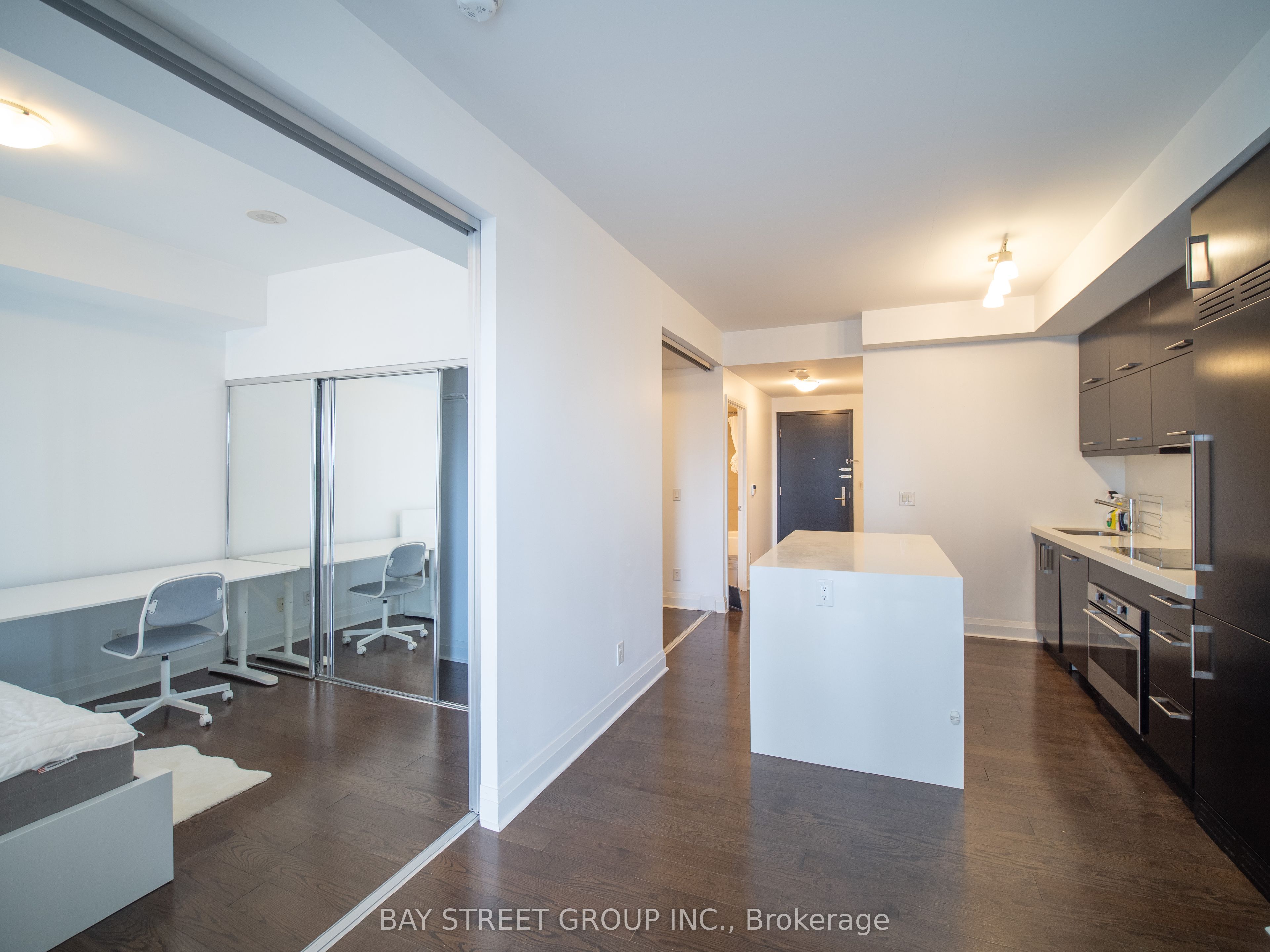 1080 Bay Street 2109, Toronto, ON M5S 0A5