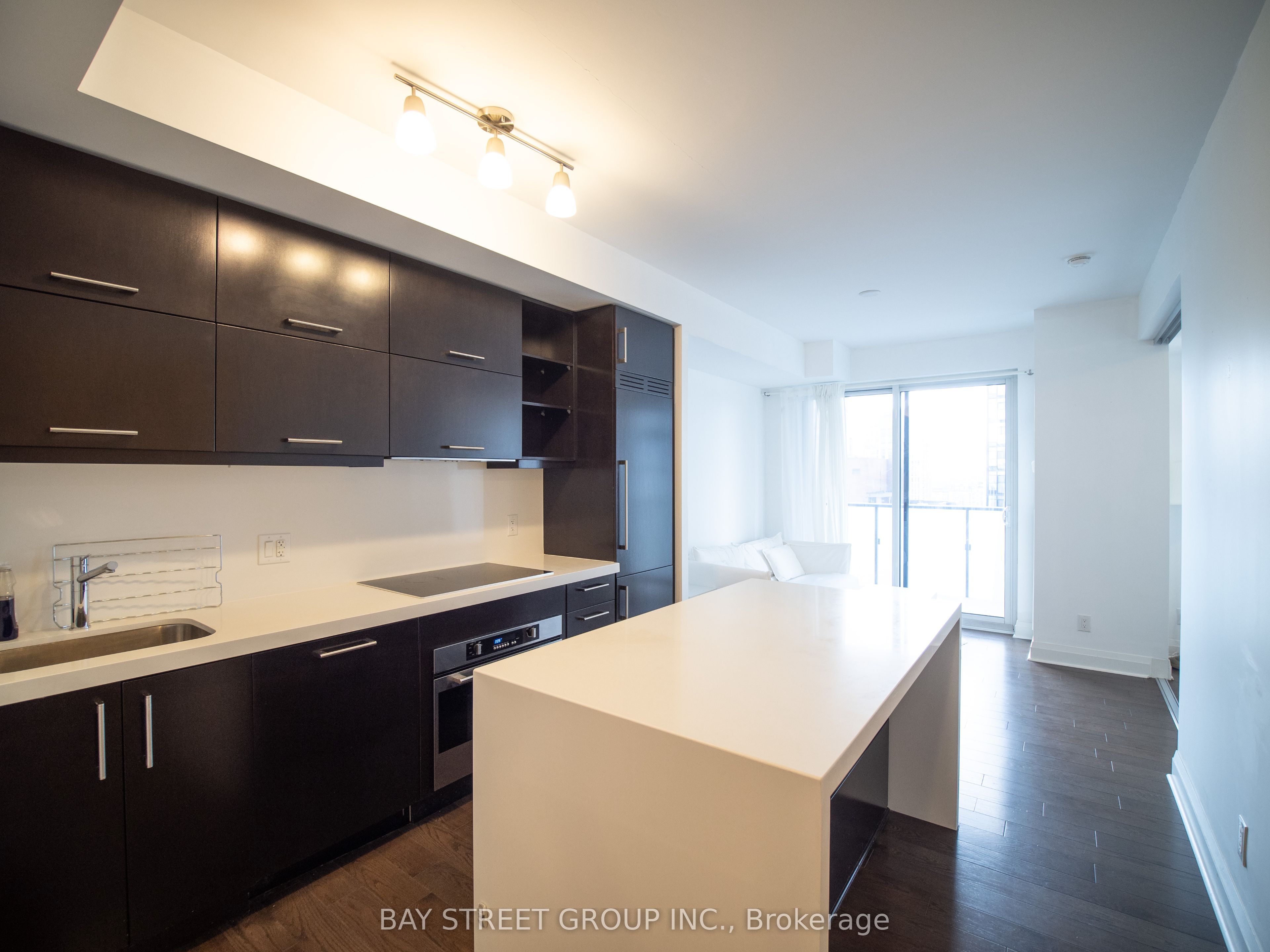 1080 Bay Street 2109, Toronto, ON M5S 0A5 photo 2