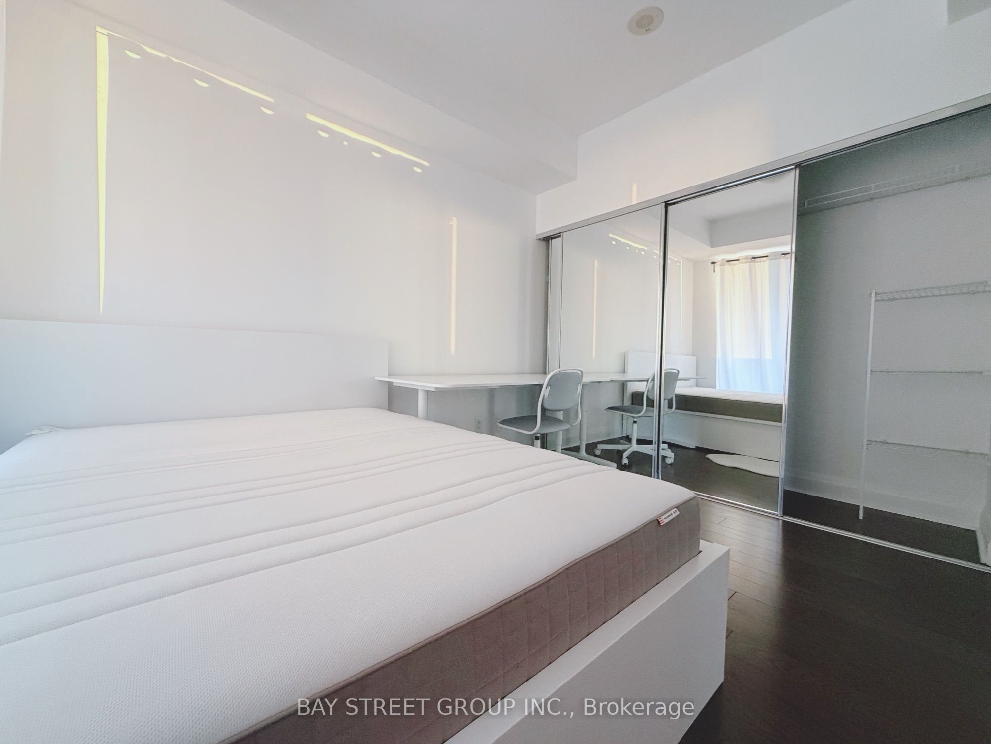 1080 Bay Street 2109, Toronto, ON M5S 0A5 photo 4