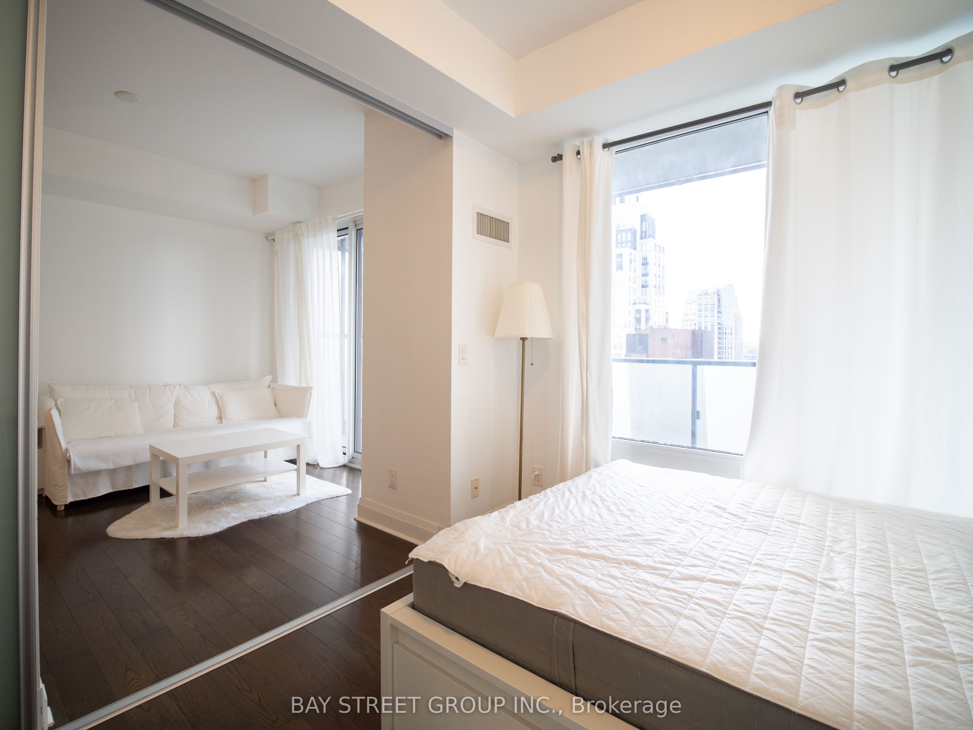 1080 Bay Street 2109, Toronto, ON M5S 0A5 photo 5
