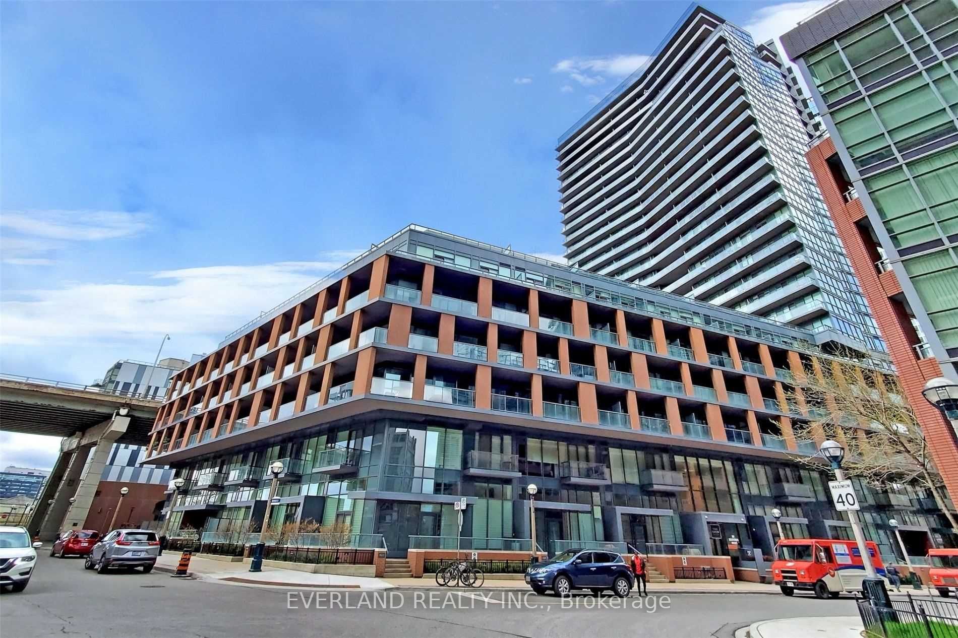 20 Bruyeres Mews 201, Toronto, ON M5V 0G8