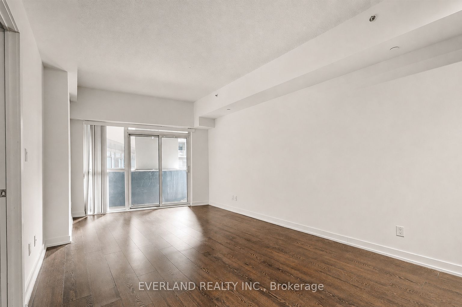 20 Bruyeres Mews 201, Toronto, ON M5V 0G8 photo 3