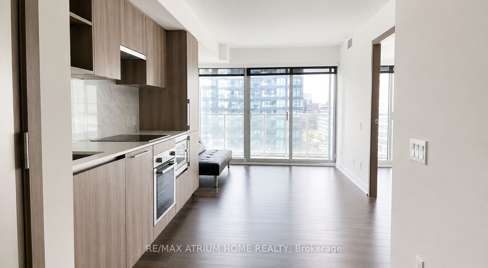 17 Bathurst Street 909, Toronto, ON M6A 2E1 photo 3