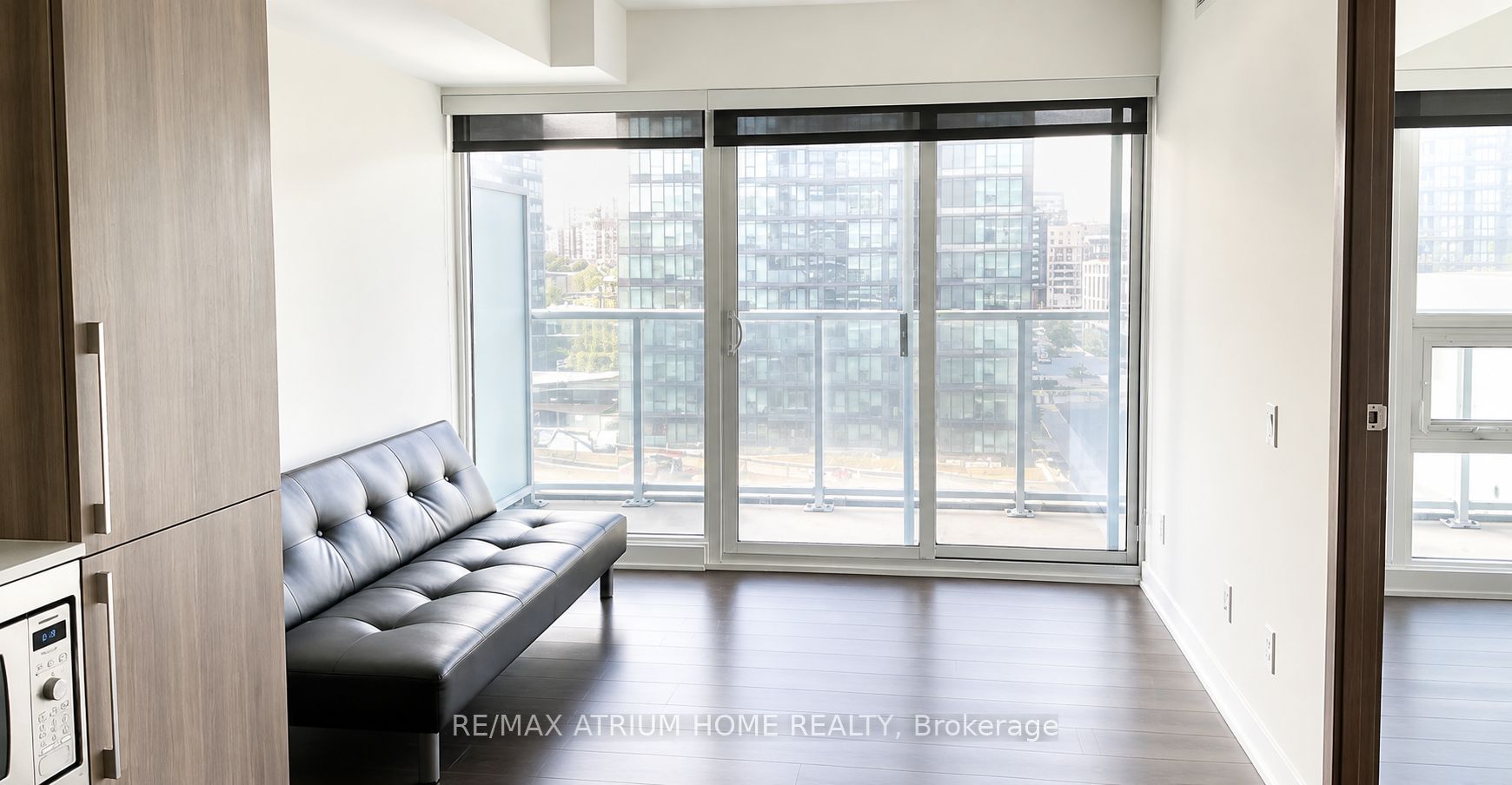 17 Bathurst Street 909, Toronto, ON M6A 2E1 photo 4
