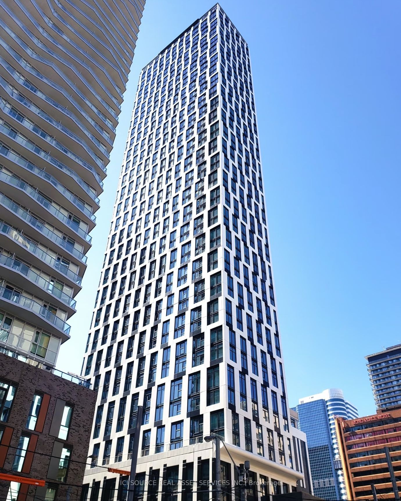 252 Church Street 1006, Toronto, ON M5B 0E6