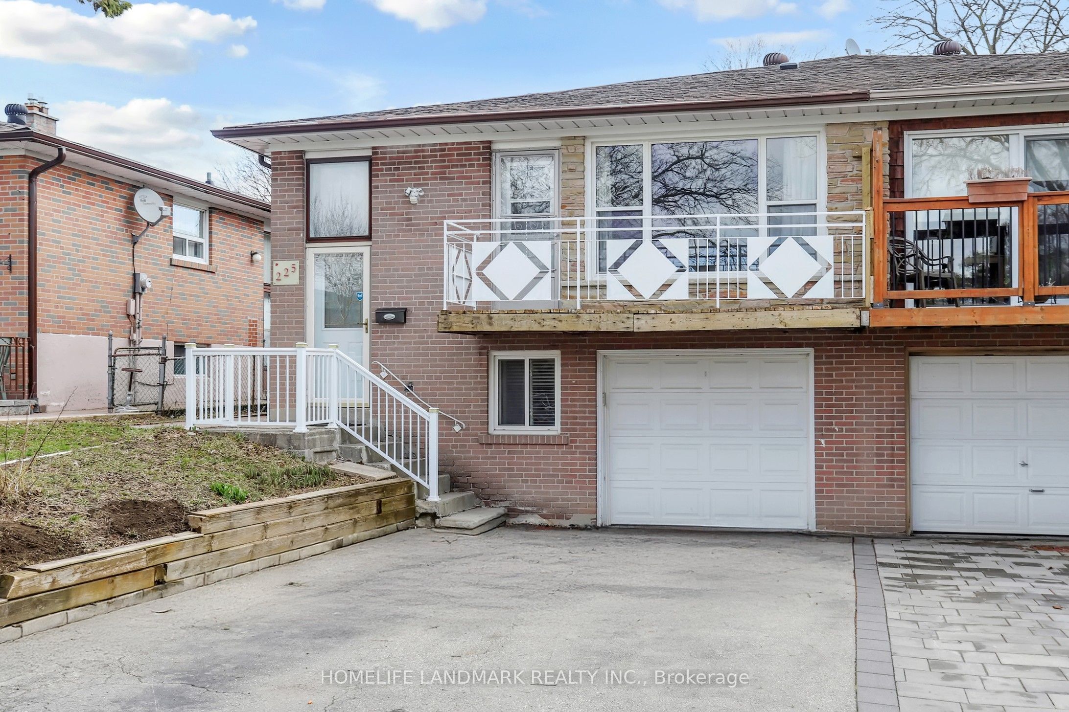 225 Pineway Boulevard, Toronto, ON M2H 1B5 photo 2