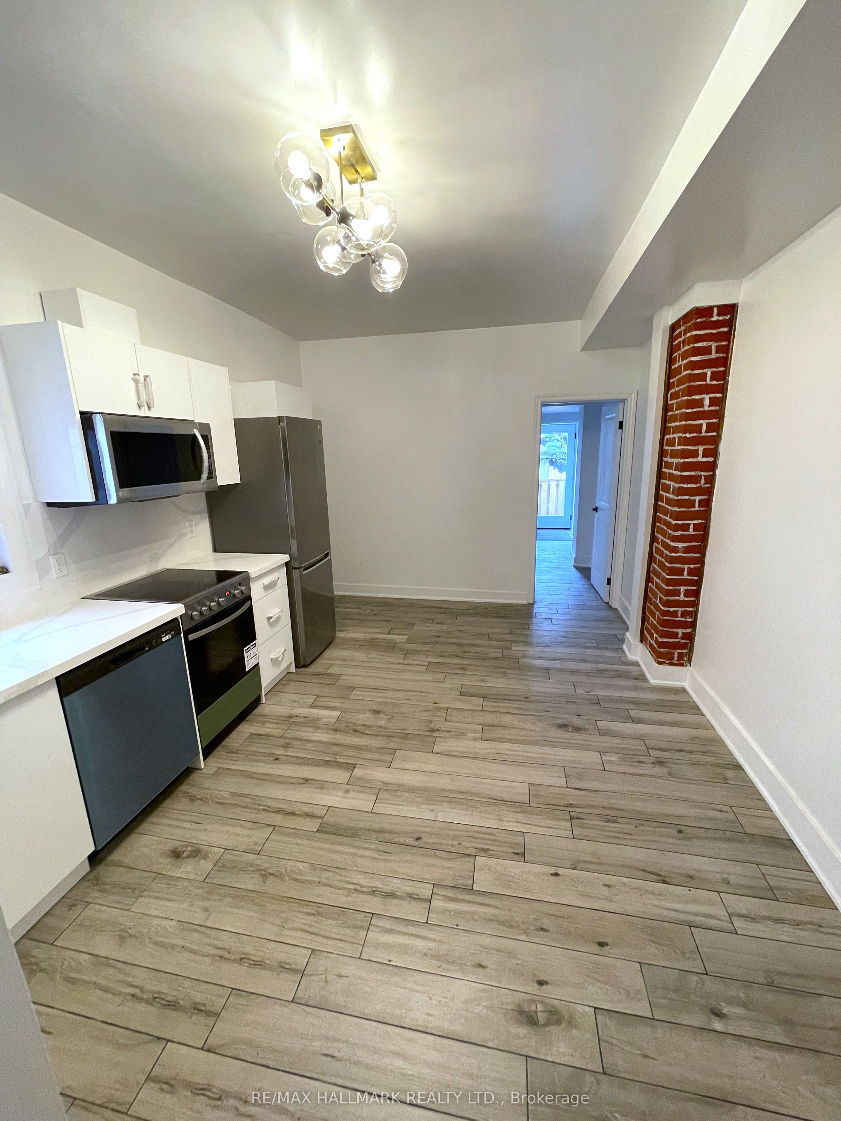293 Euclid Avenue 202, Toronto, ON M6J 2K1