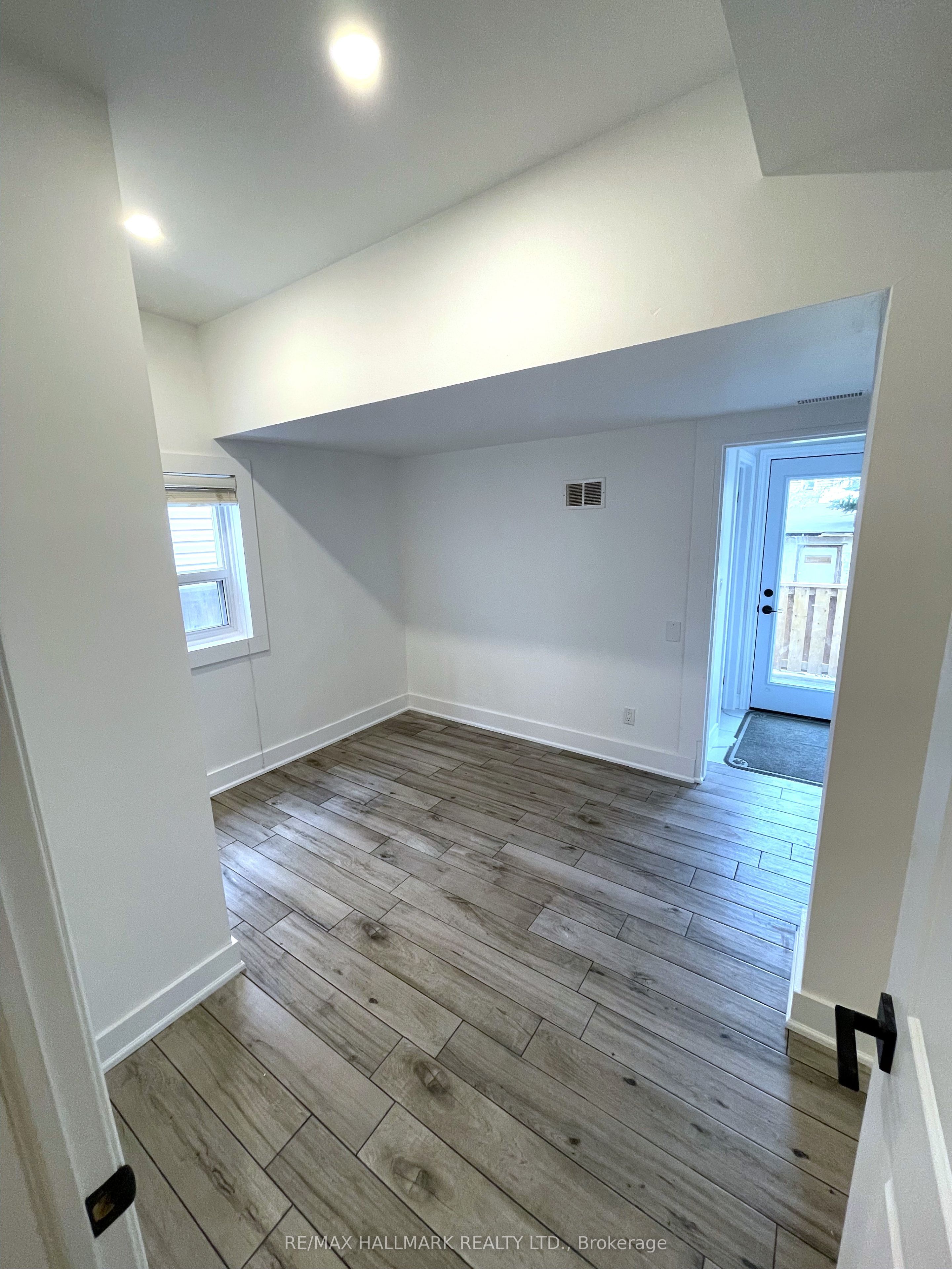 293 Euclid Avenue 202, Toronto, ON M6J 2K1 photo 3