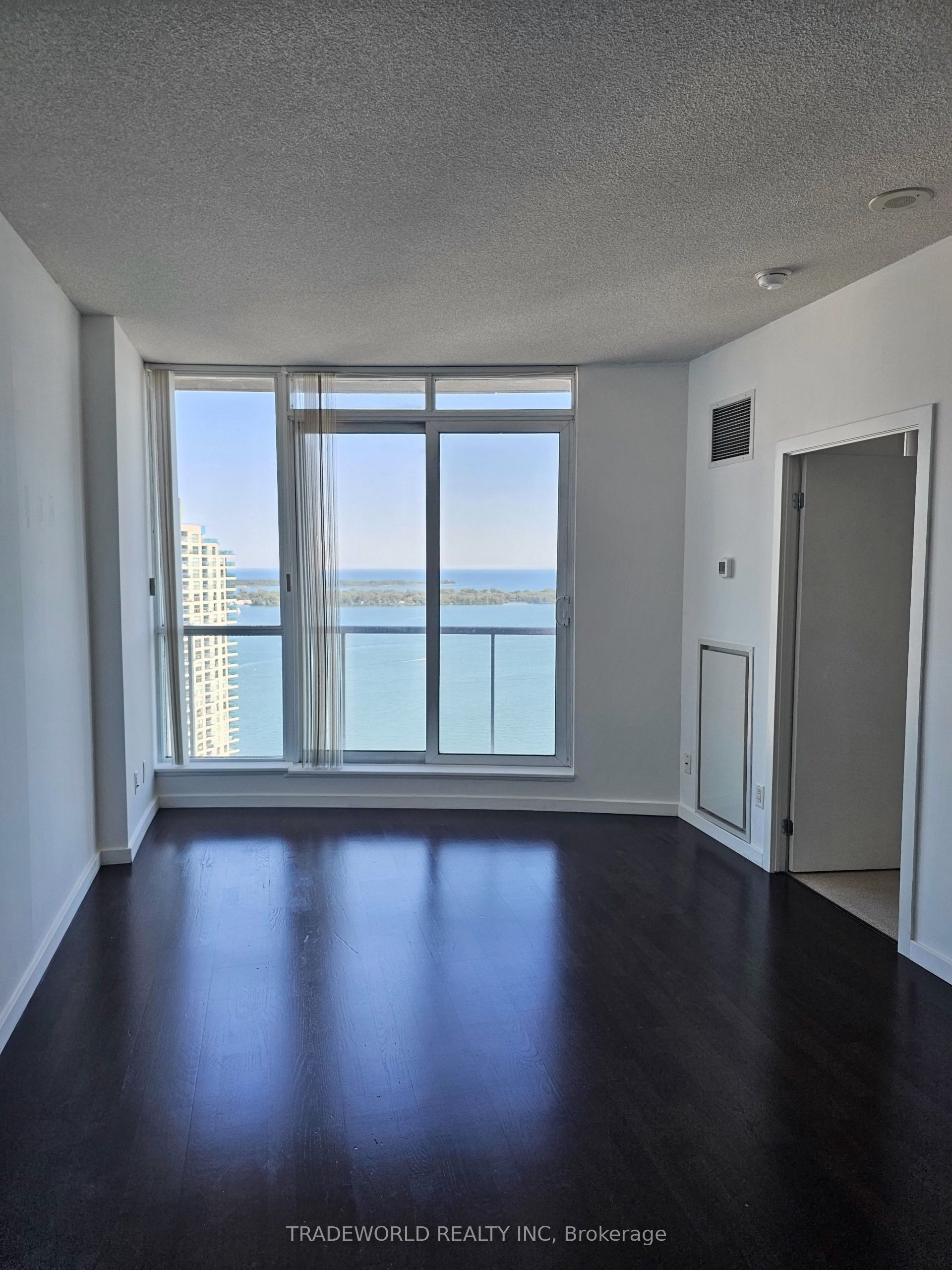 208 Queens Quay W 3505, Toronto, ON M5J 2Y5 photo 3