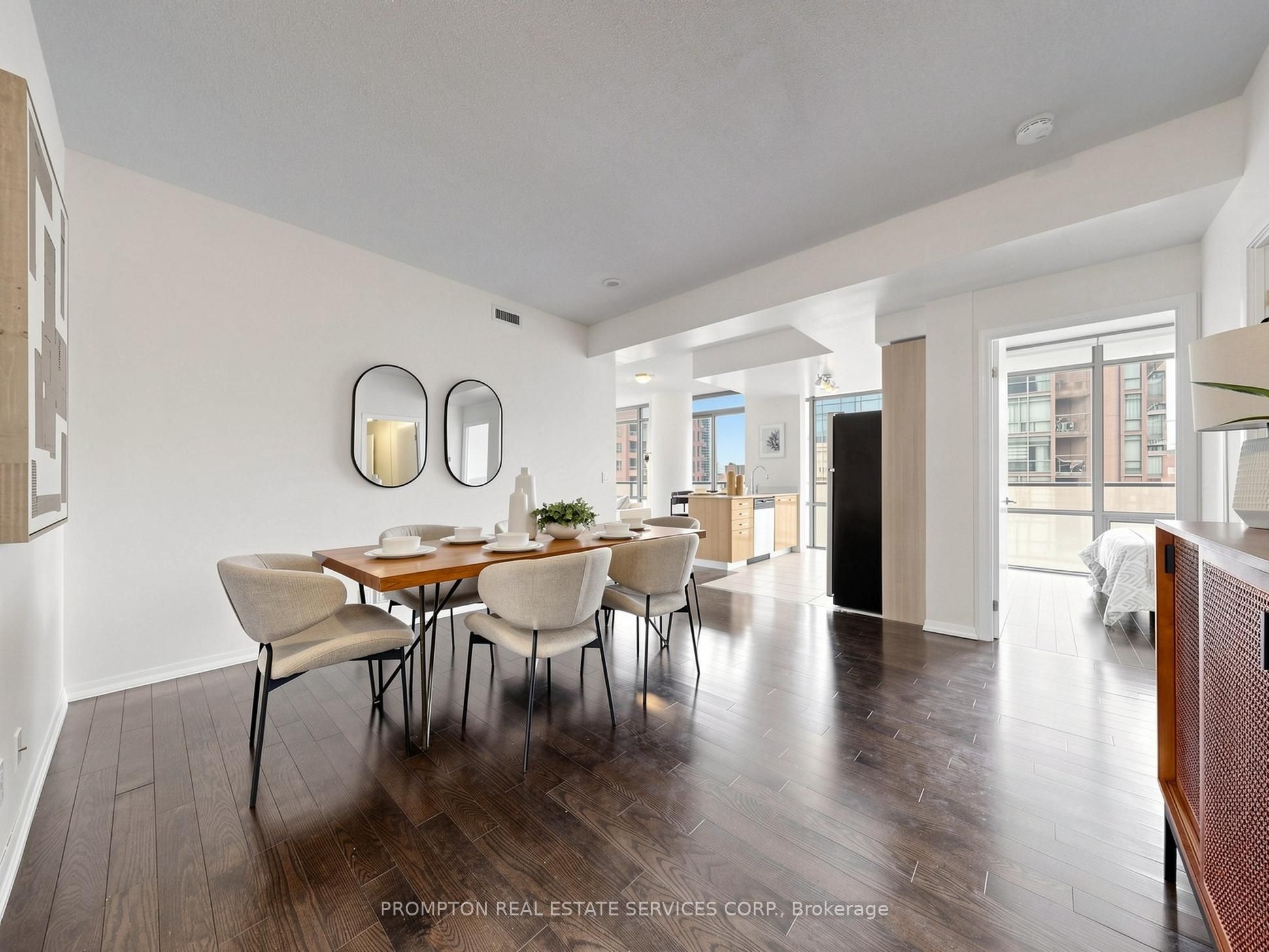 832 Bay Street 905, Toronto, ON M5S 1Z6 photo 3