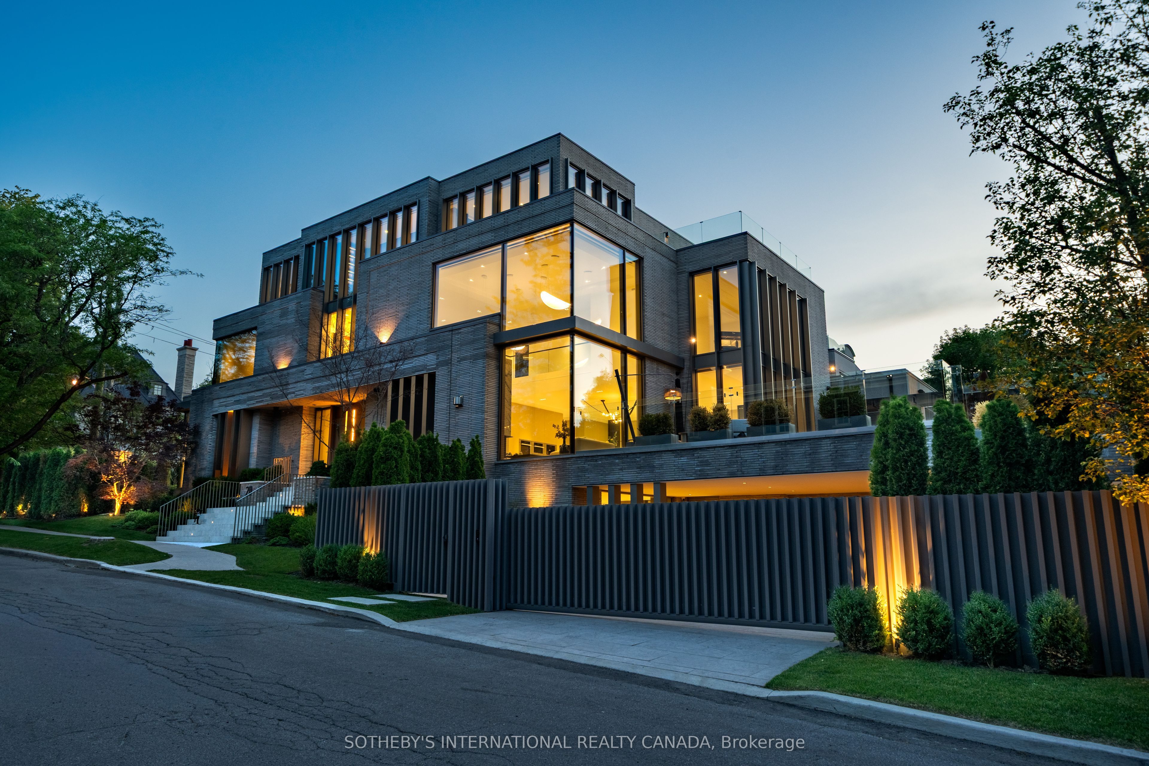 211 Dunvegan Road, Toronto, ON M5P 2P3 photo 2