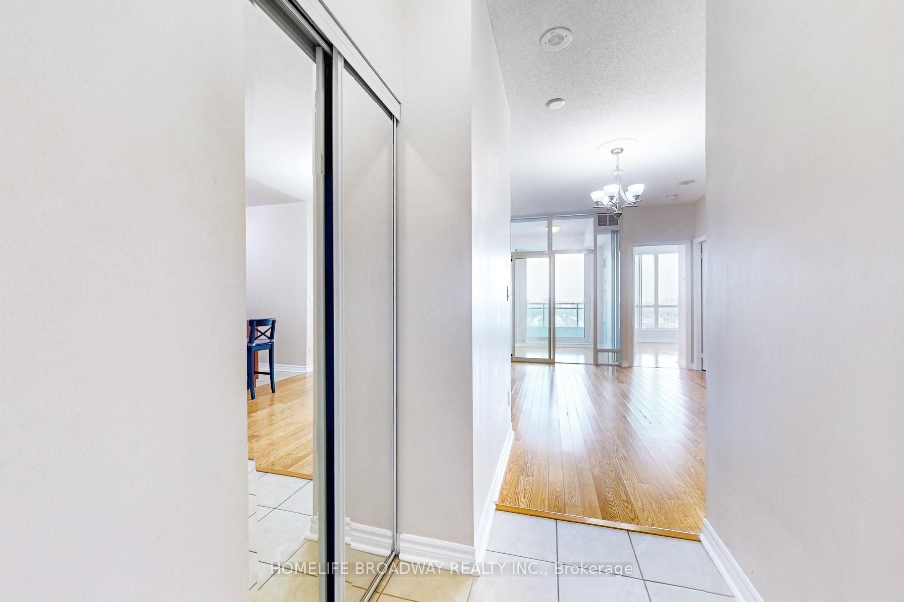 18 Holmes Avenue 2215, Toronto, ON M2N 0E1 photo 2