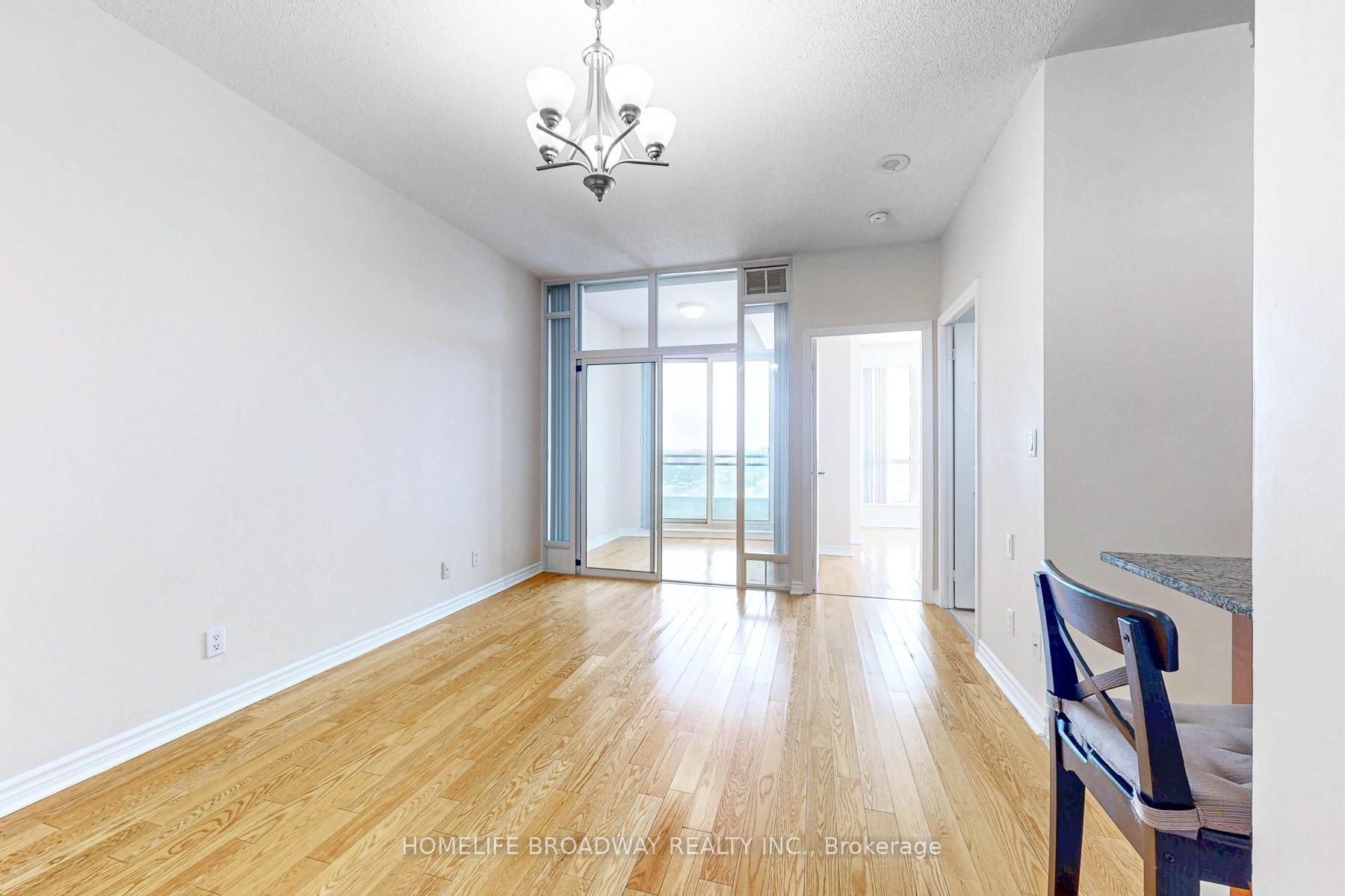18 Holmes Avenue 2215, Toronto, ON M2N 0E1 photo 3