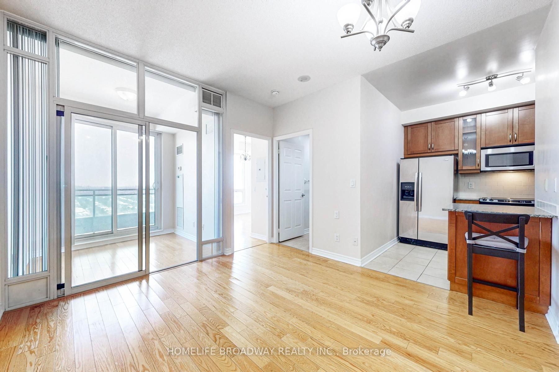 18 Holmes Avenue 2215, Toronto, ON M2N 0E1 photo 5
