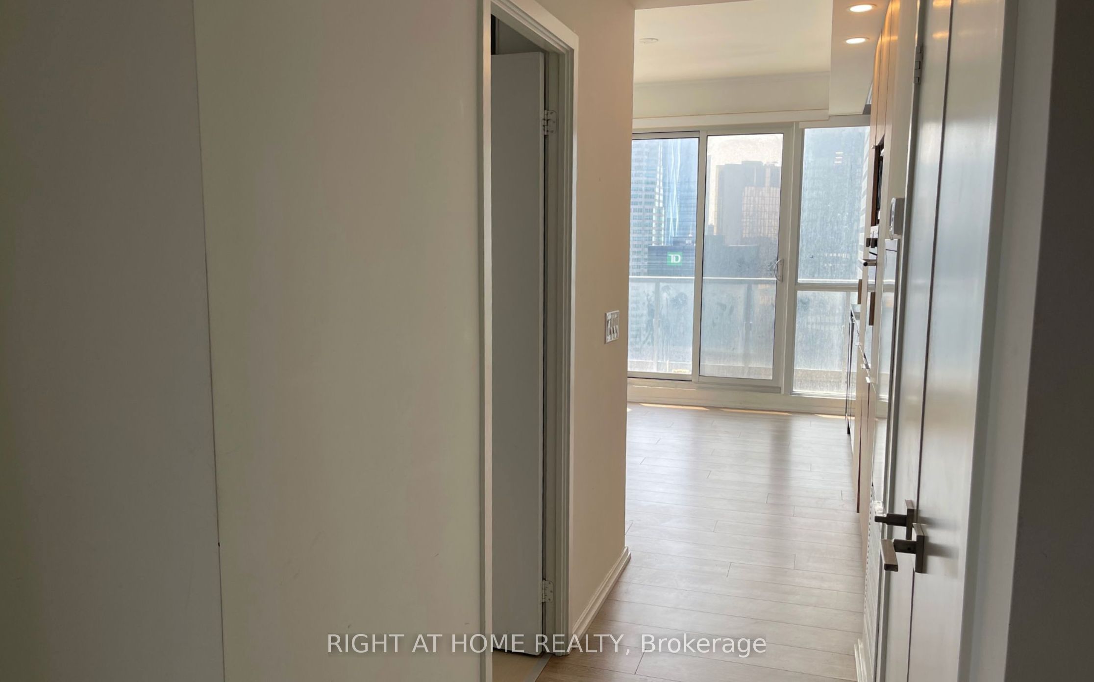 70 Temperance Street 4406, Toronto, ON M5H 0B1 photo 5