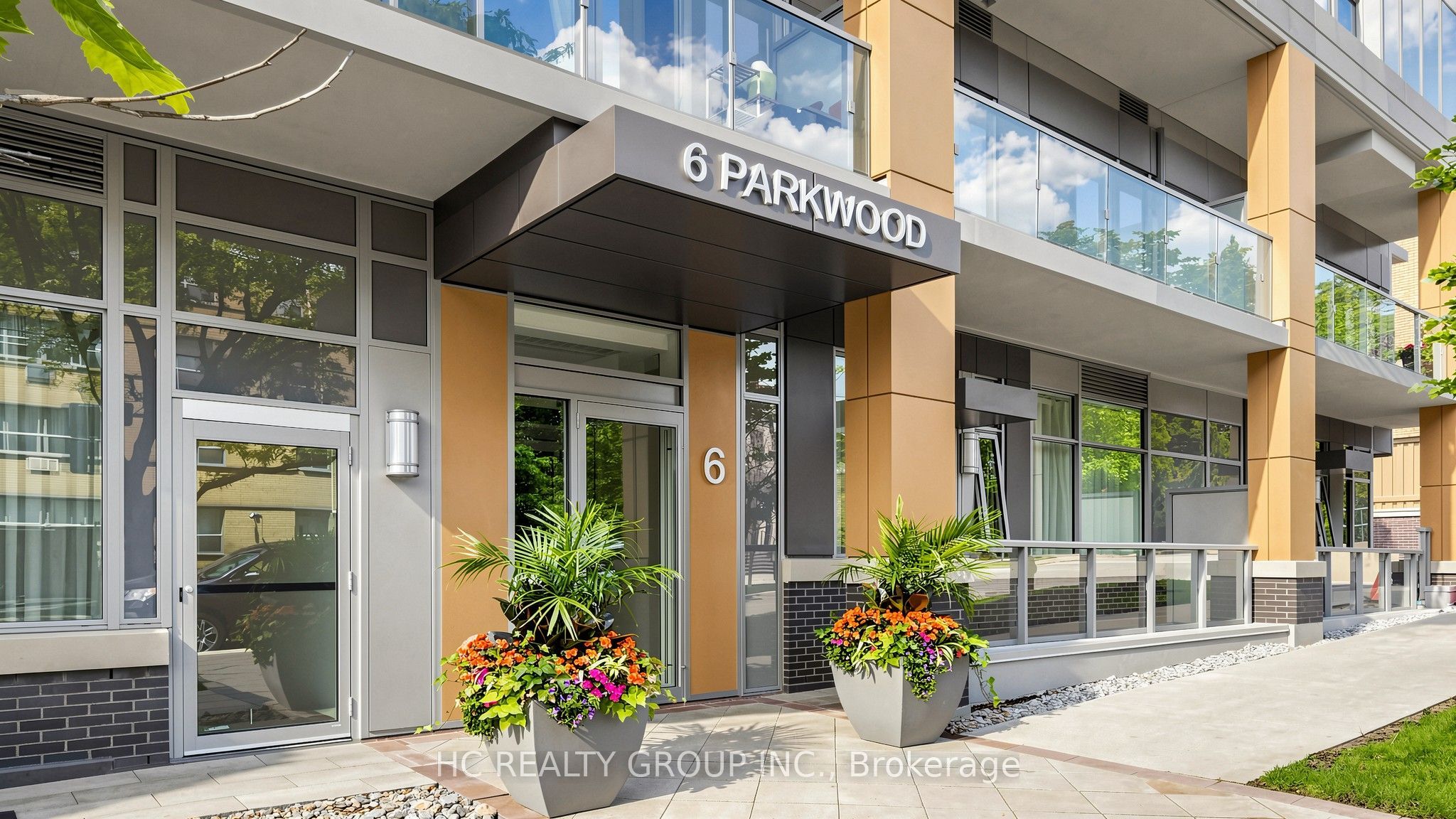 6 Parkwood Avenue 701, Toronto, ON M4V 0A3 photo 2