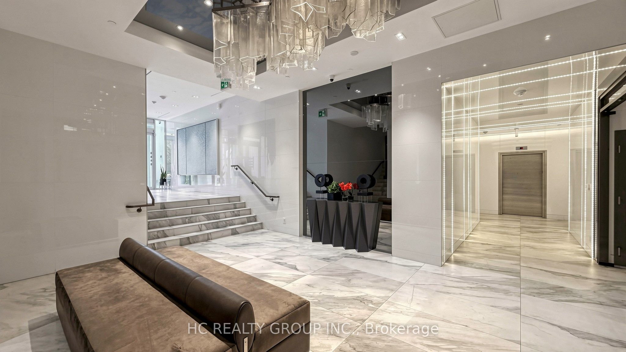 6 Parkwood Avenue 701, Toronto, ON M4V 0A3 photo 3
