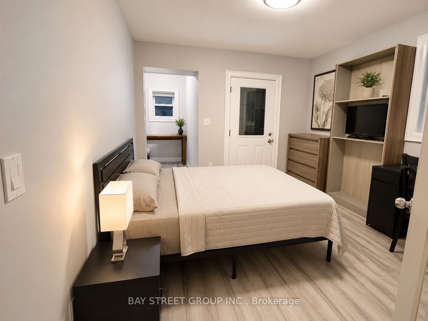 33 Dalton Road Main and Lower, Toronto, ON M5R 2Y8 photo 4