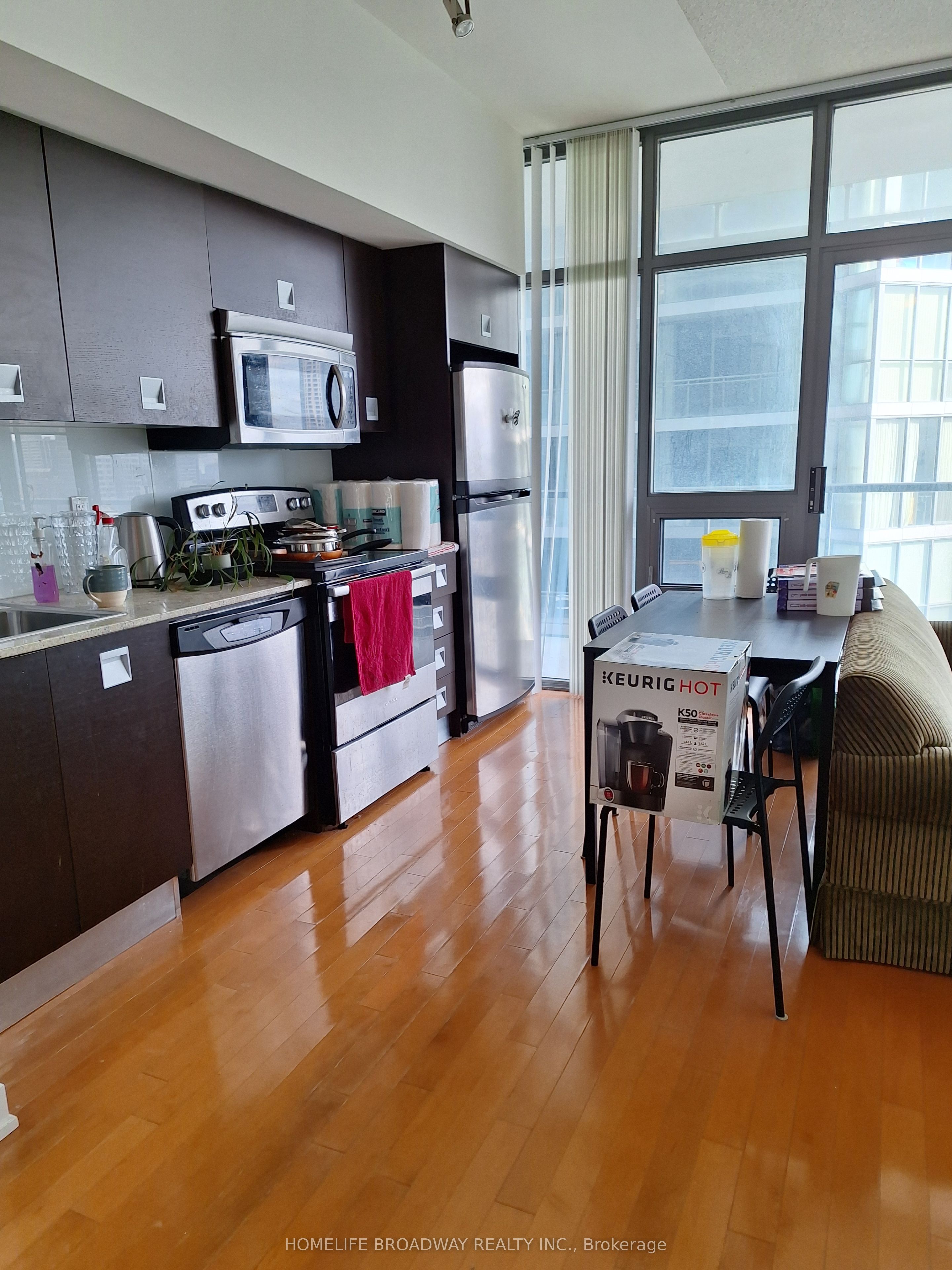 33 Charles Street 1402, Toronto, ON M4Y 0B7 photo 3