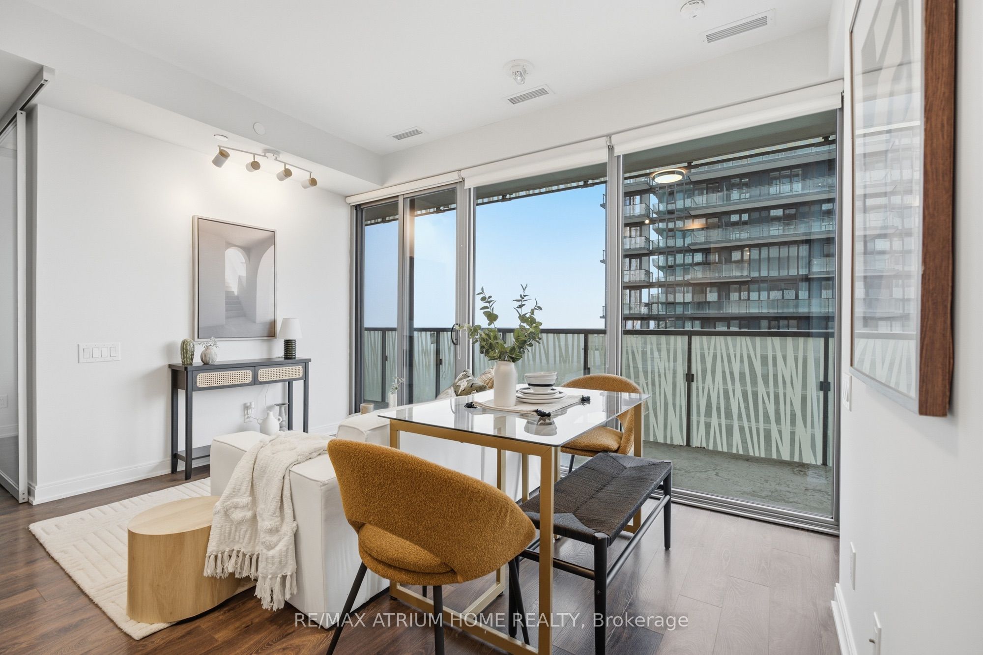 50 Charles Street E 4413, Toronto, ON M4Y 0C3 photo 2