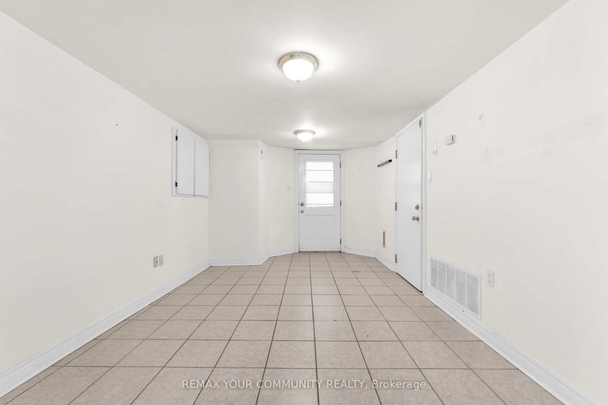 176 Lisgar Street W Bsmt, Toronto, ON M6J 3G3 photo 5