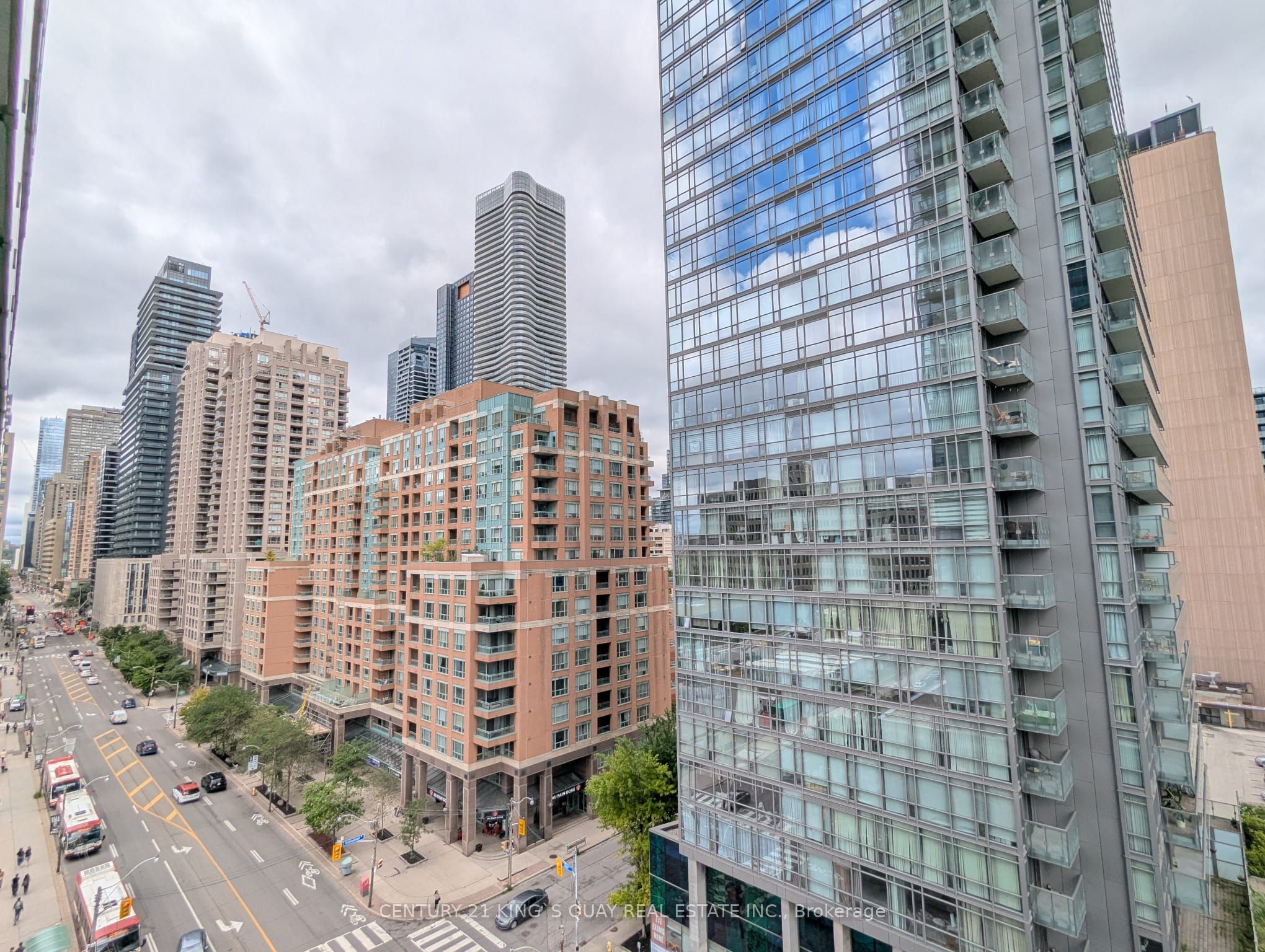 832 Bay Street 906, Toronto, ON M5S 1Z6 photo 2