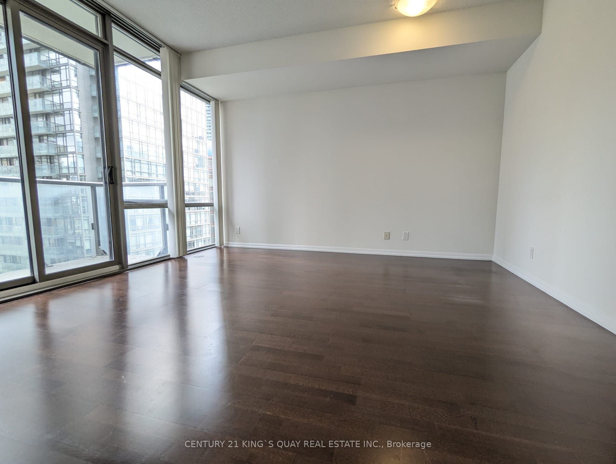 832 Bay Street 906, Toronto, ON M5S 1Z6 photo 4