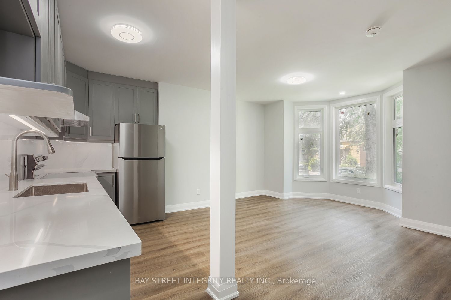 19 D'arcy Street Main Floor, Toronto, ON M5T 1J8 photo 2