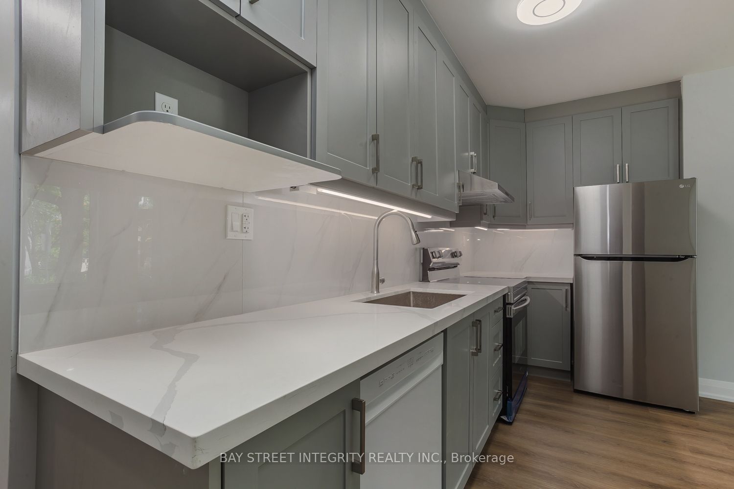 19 D'arcy Street Main Floor, Toronto, ON M5T 1J8 photo 3