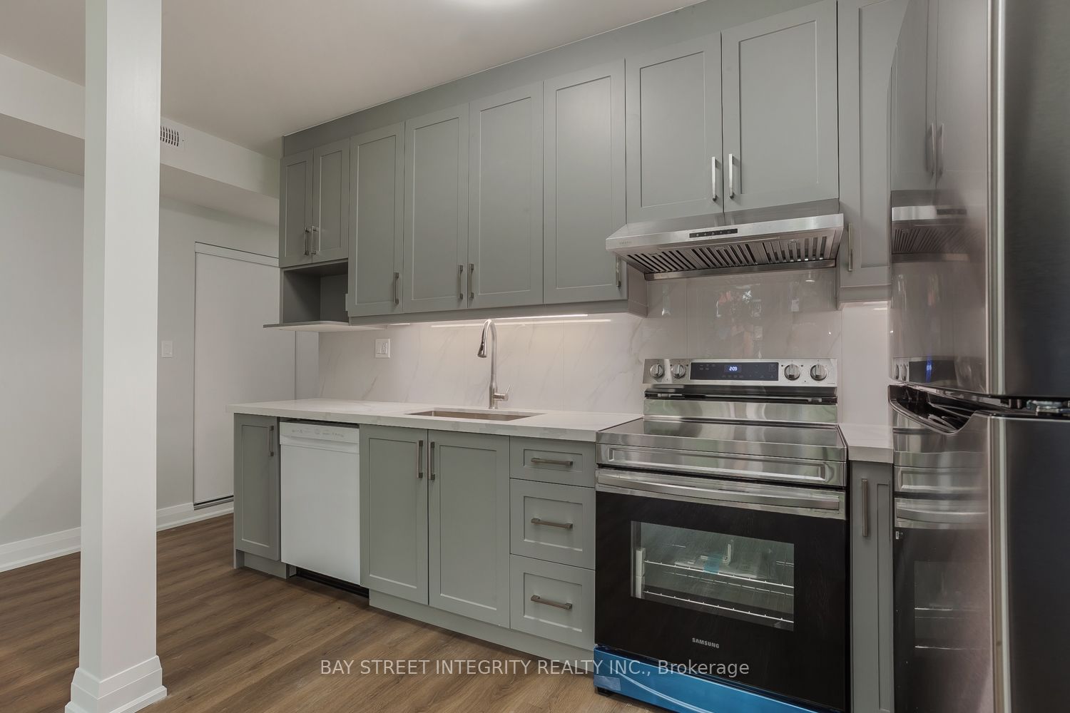 19 D'arcy Street Main Floor, Toronto, ON M5T 1J8 photo 4