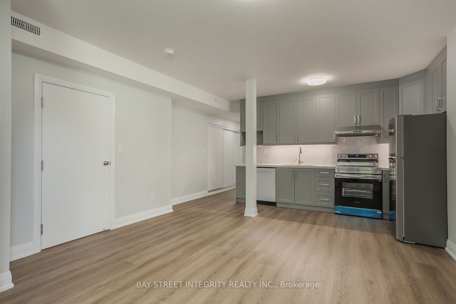 19 D'arcy Street Main Floor, Toronto, ON M5T 1J8 photo 5