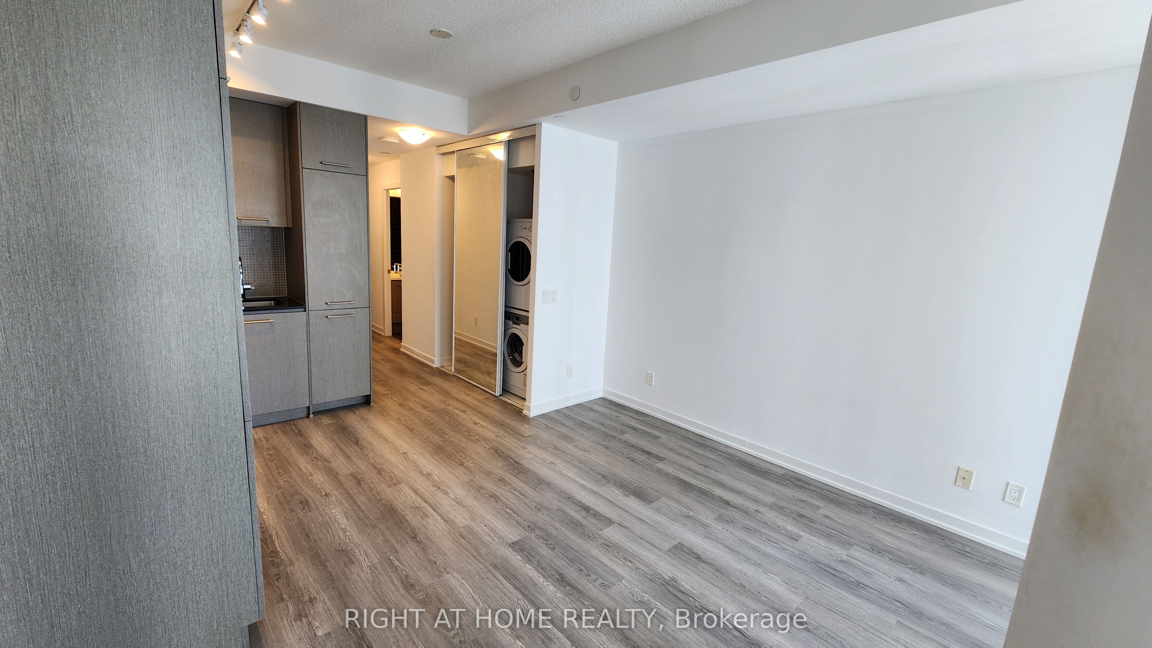 87 Peter Street 2312, Toronto, ON M5V 0P1 photo 3
