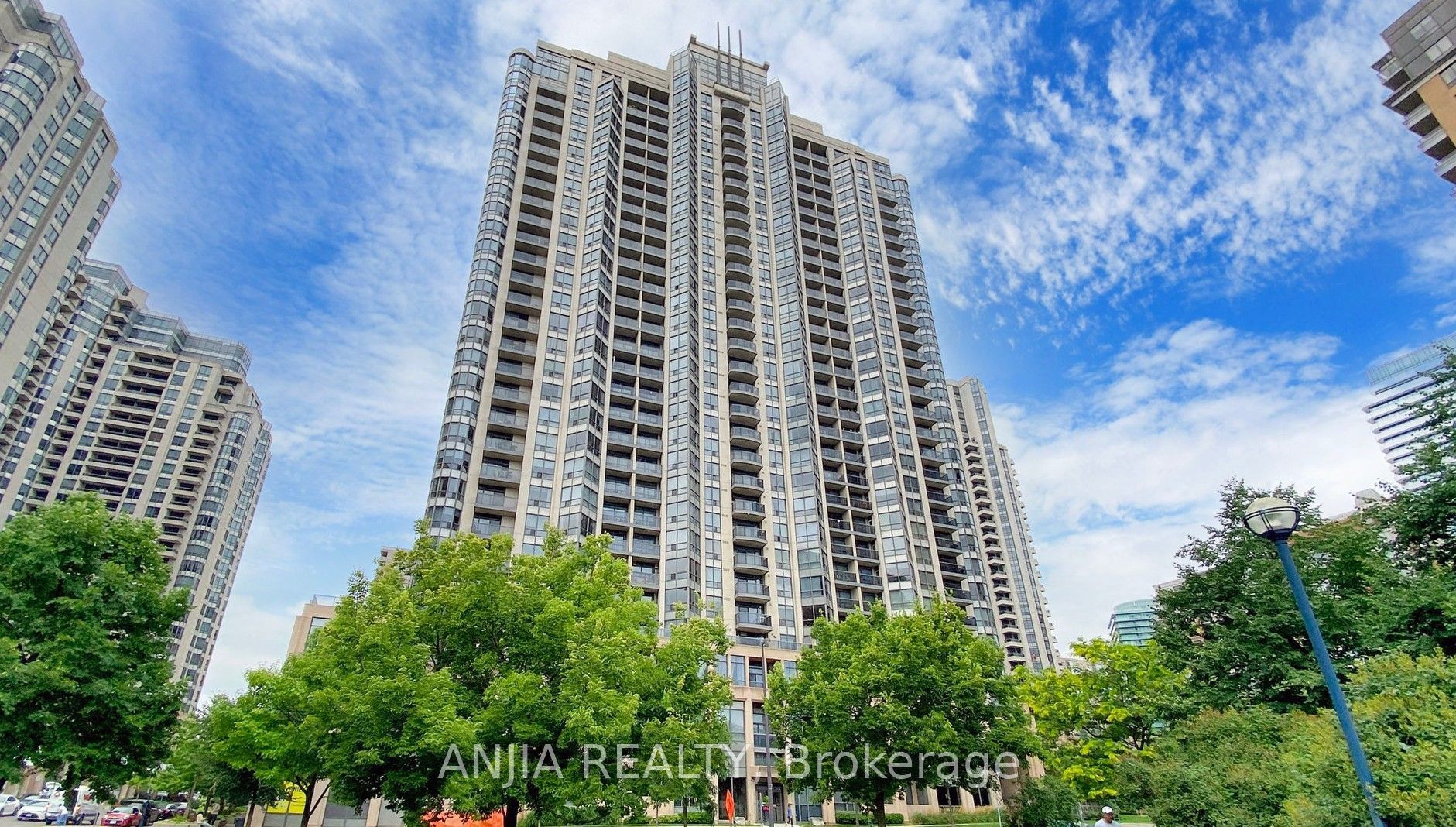 10 Northtown Way 1811, Toronto, ON M2N 7L4