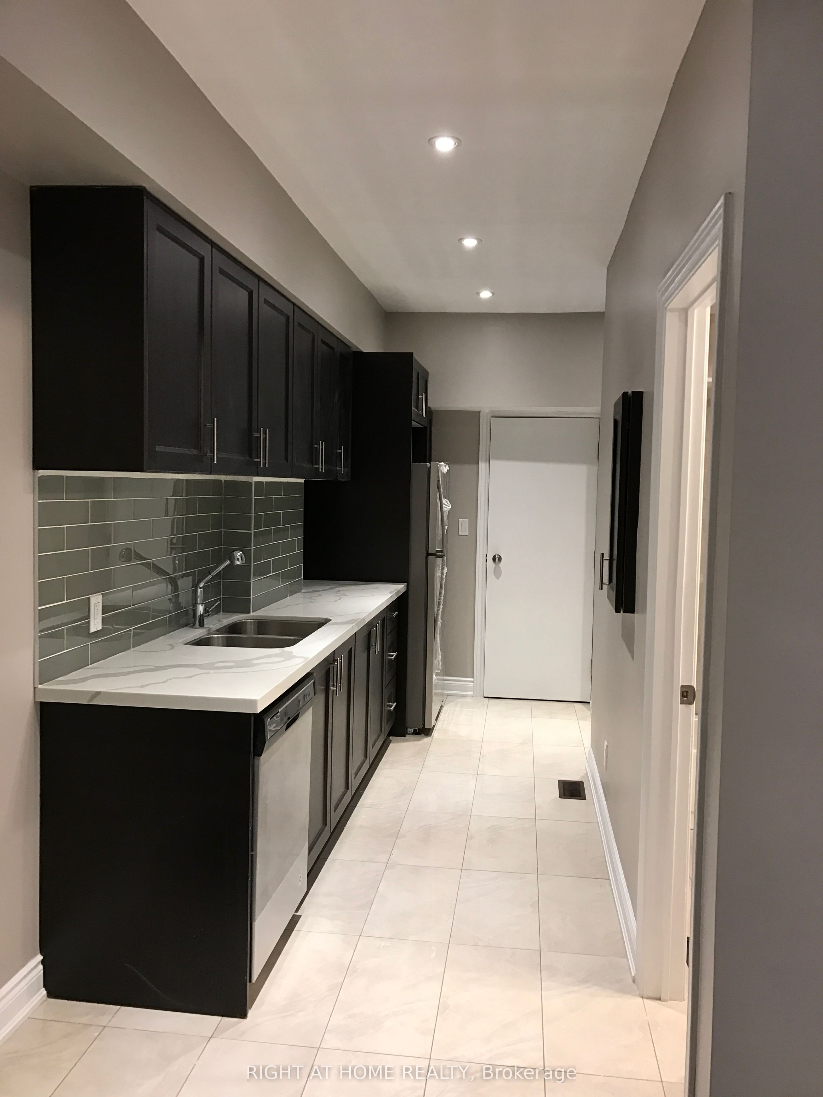 989 Dufferin Street Main Floor Unit, Toronto, ON M6H 4B2 photo 3