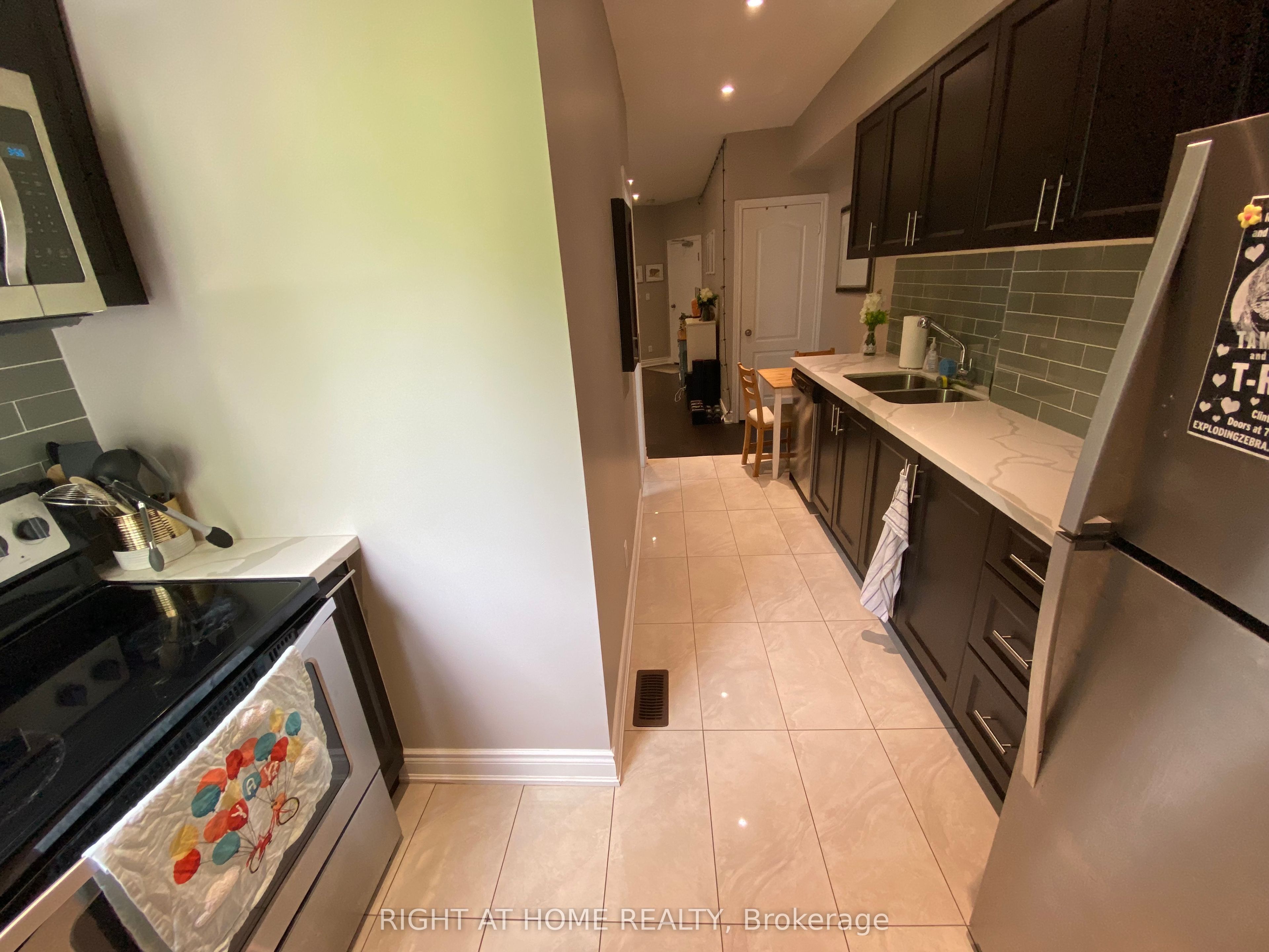 989 Dufferin Street Main Floor Unit, Toronto, ON M6H 4B2 photo 4
