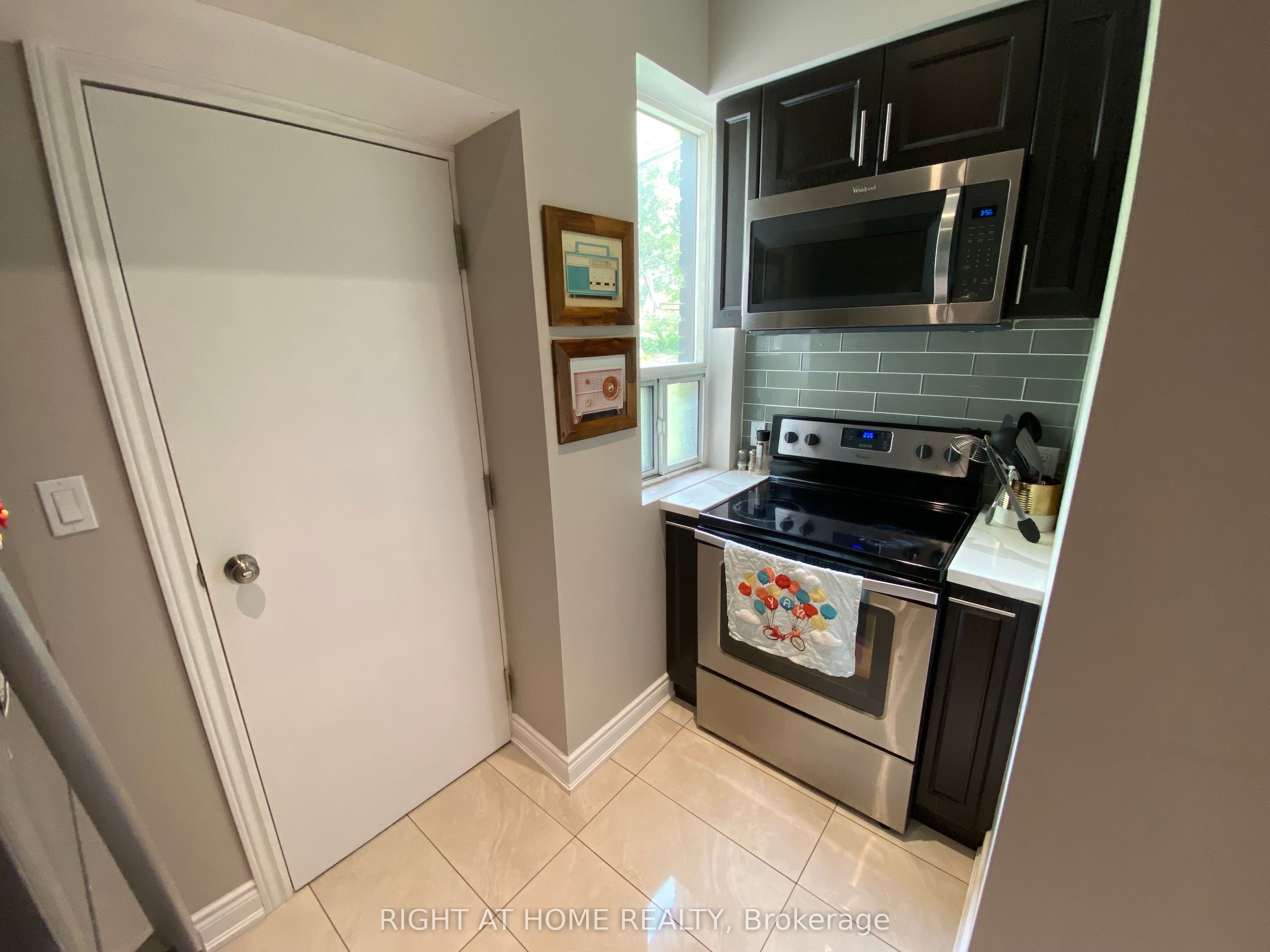 989 Dufferin Street Main Floor Unit, Toronto, ON M6H 4B2 photo 5