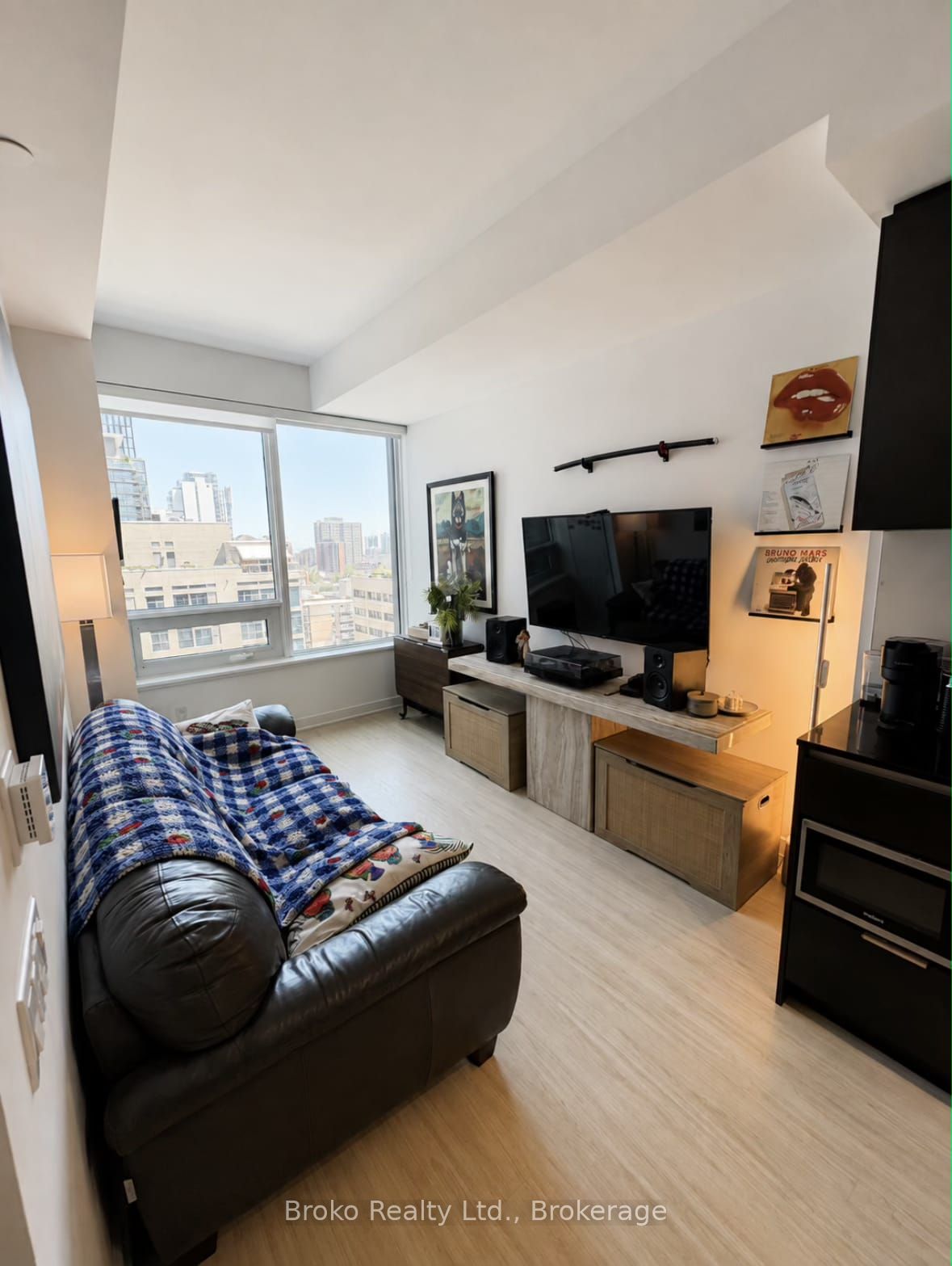 8 Wellesley Street W 1610, Toronto, ON M4Y 3B2 photo 3