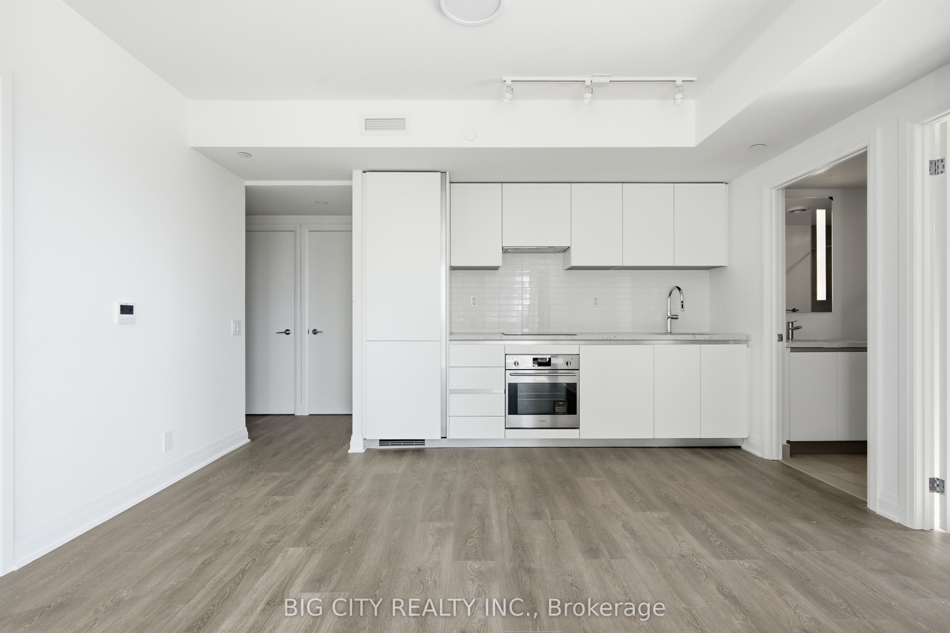 25 Frederick Todd Way 904, Toronto, ON M4G 0C9 photo 4