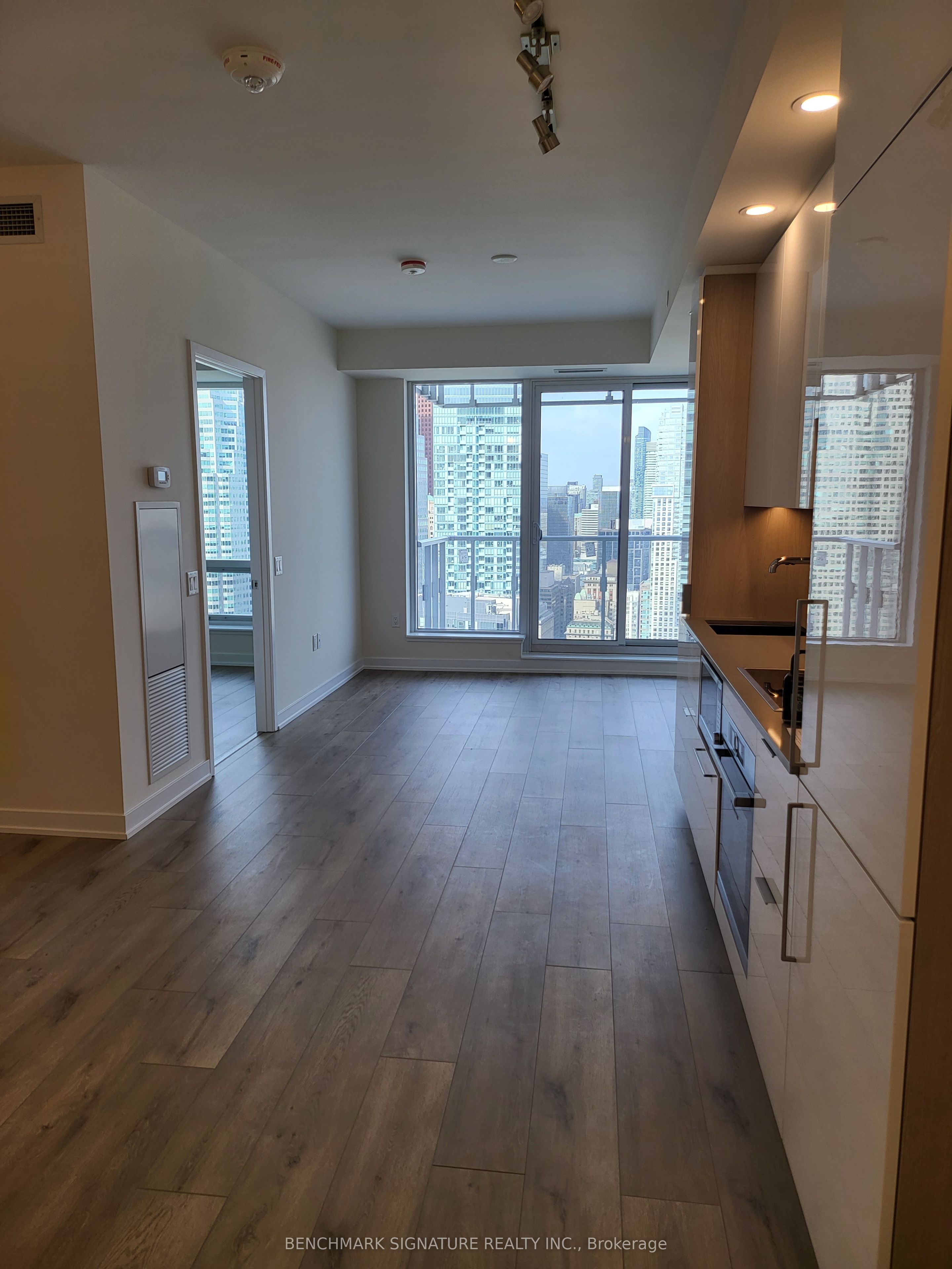 28 Freeland Street 4706, Toronto, ON M5E 0E3 photo 2