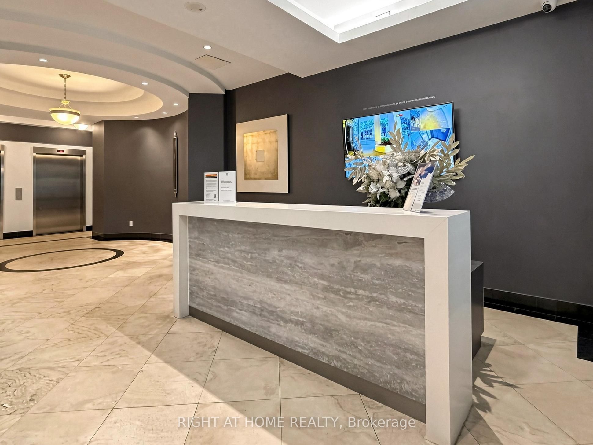 30 Hayden Street 404, Toronto, ON M4Y 3B8 photo 4