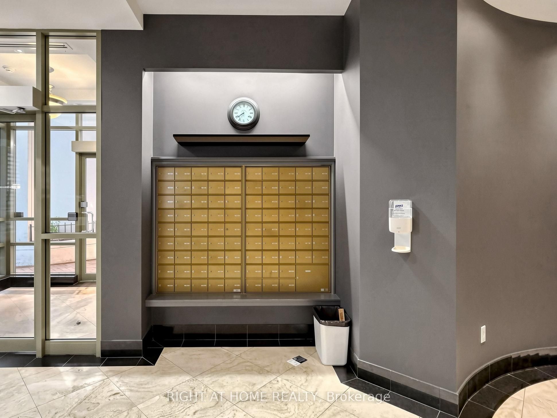 30 Hayden Street 404, Toronto, ON M4Y 3B8 photo 5