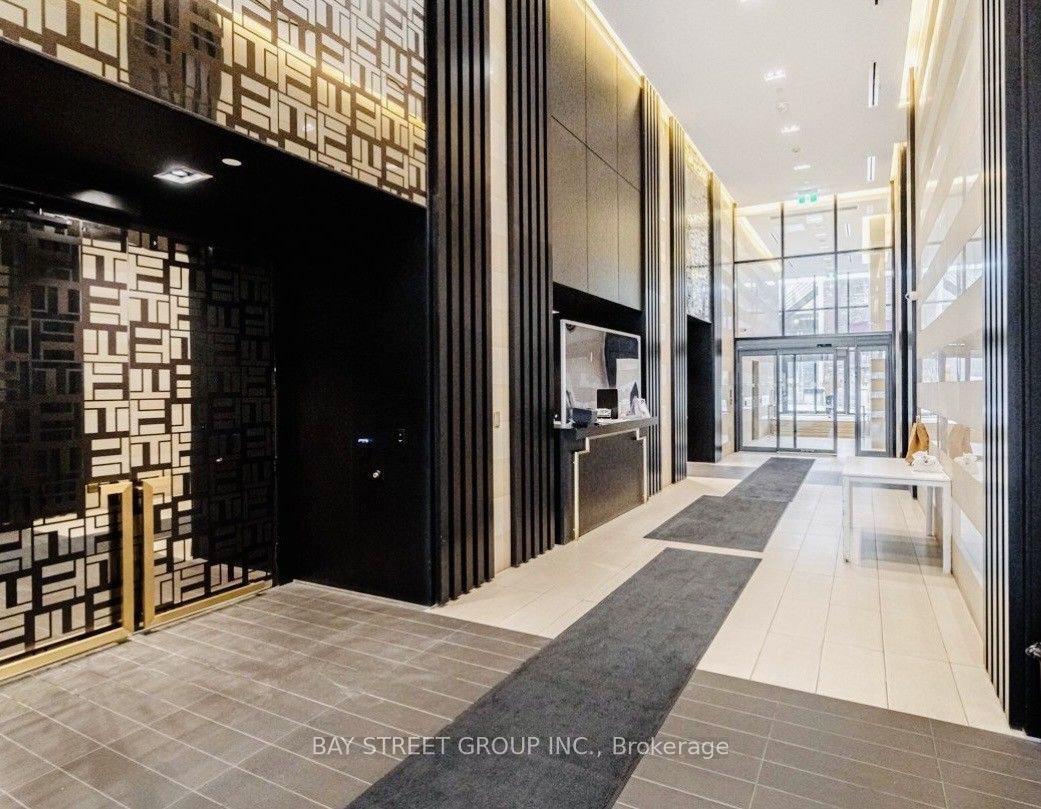 501 Yonge Street 3, Toronto, ON M4Y 0G8 photo 2
