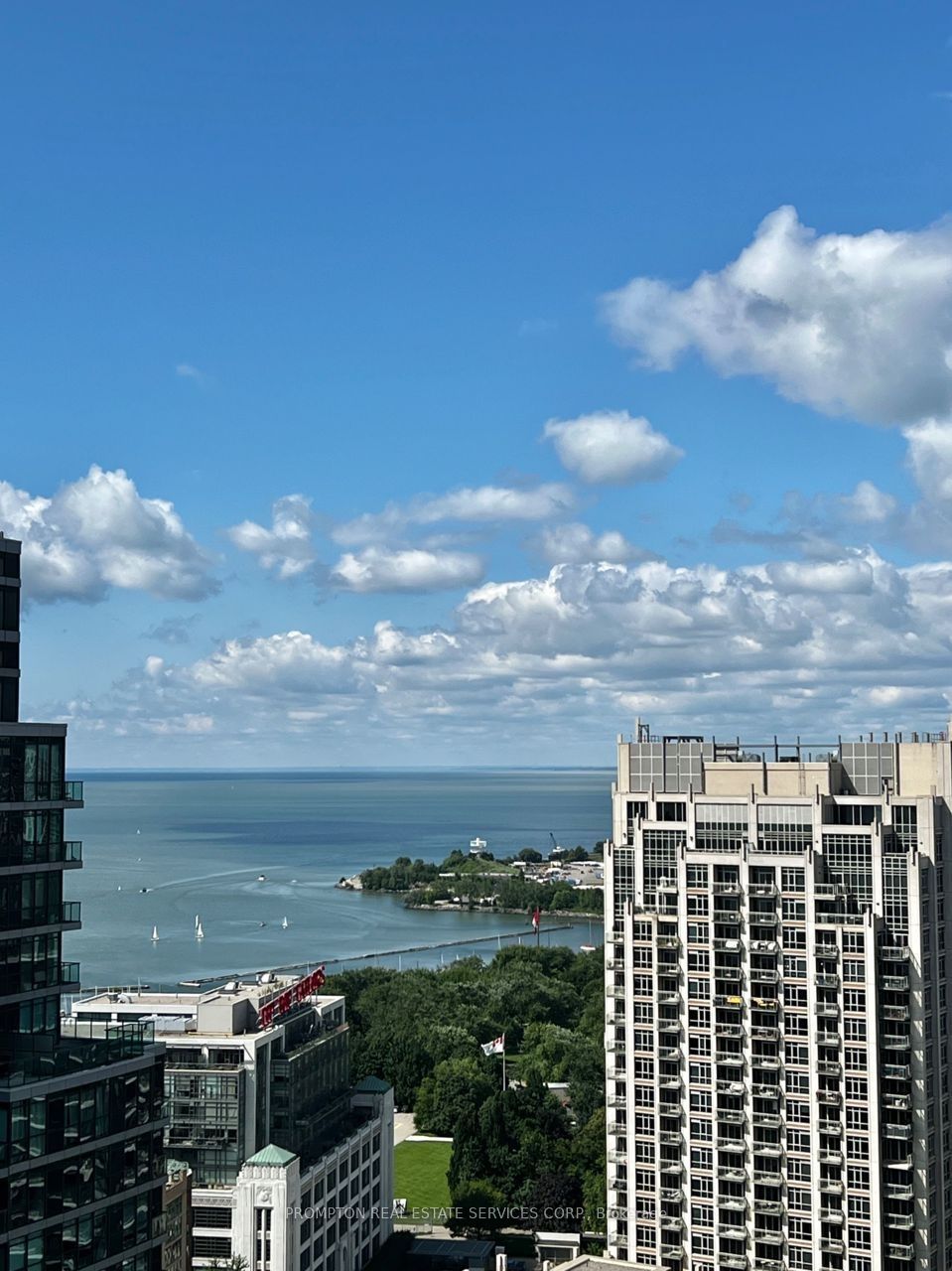 19 BATHURST Street 3502, Toronto, ON M5V 0N2 photo 3