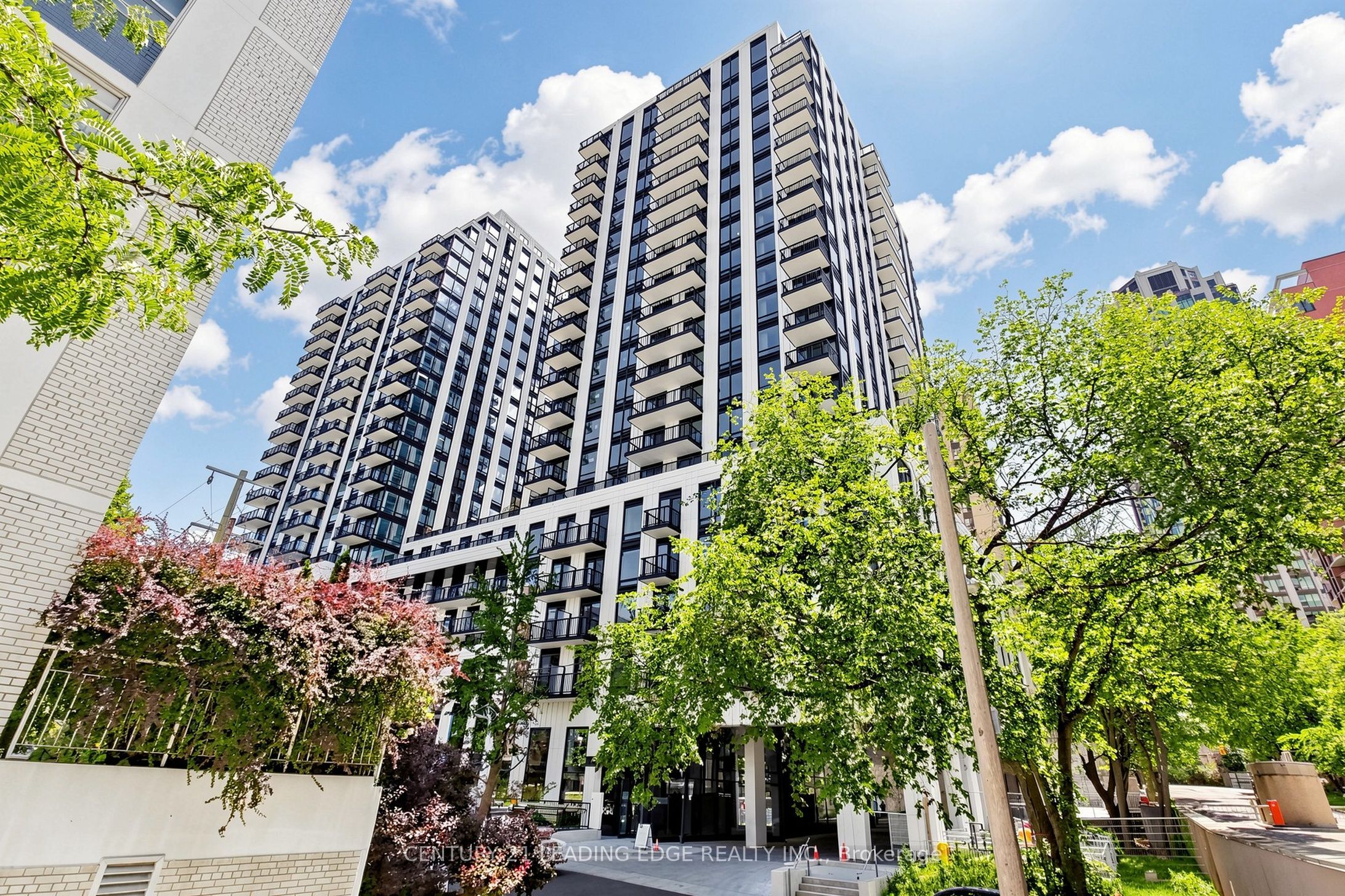 89 Montclair Avenue 925, Toronto, ON M5P 0A9