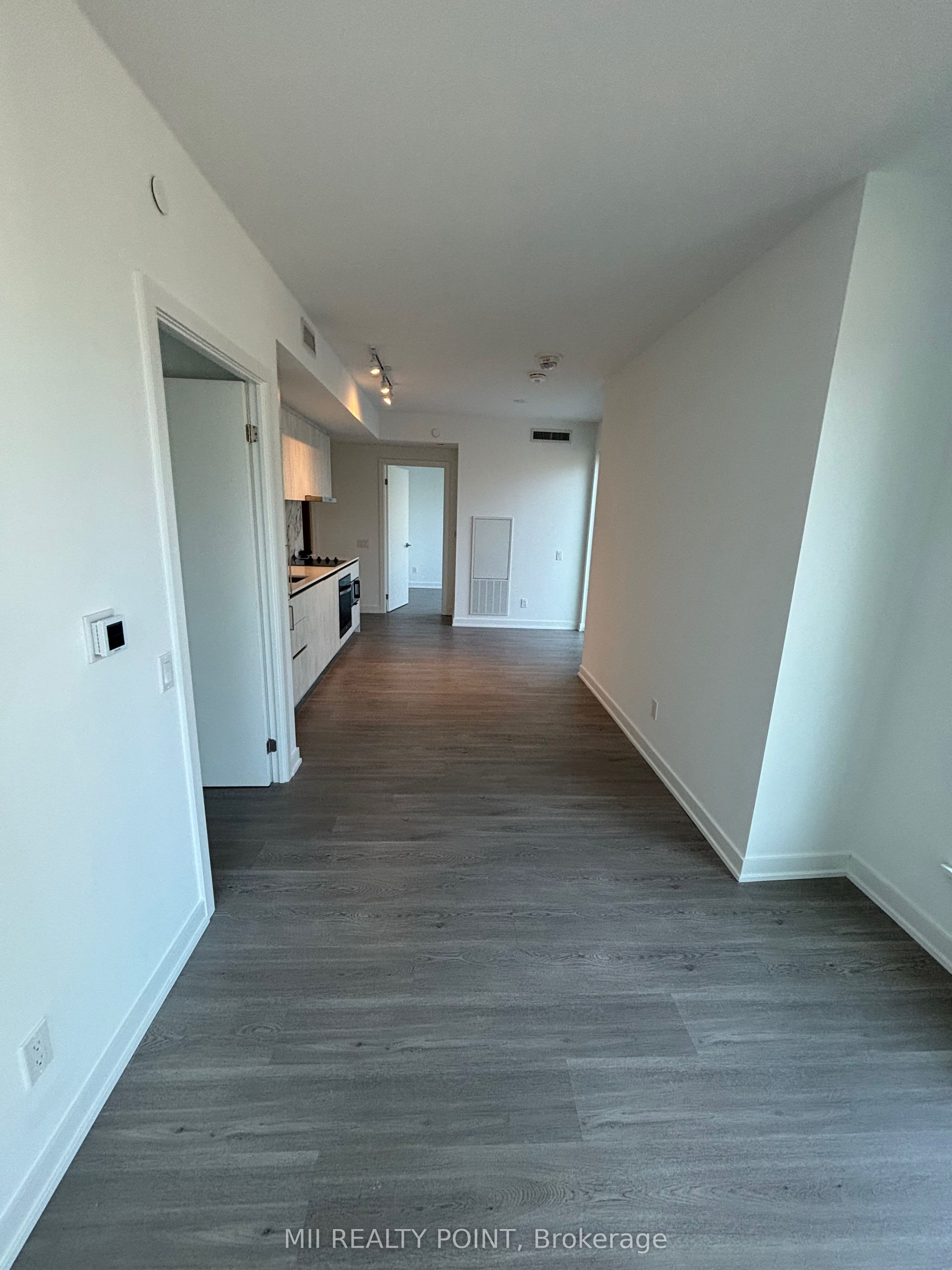 8 Wellesley Street W 908, Toronto, ON M4Y 1E7 photo 3